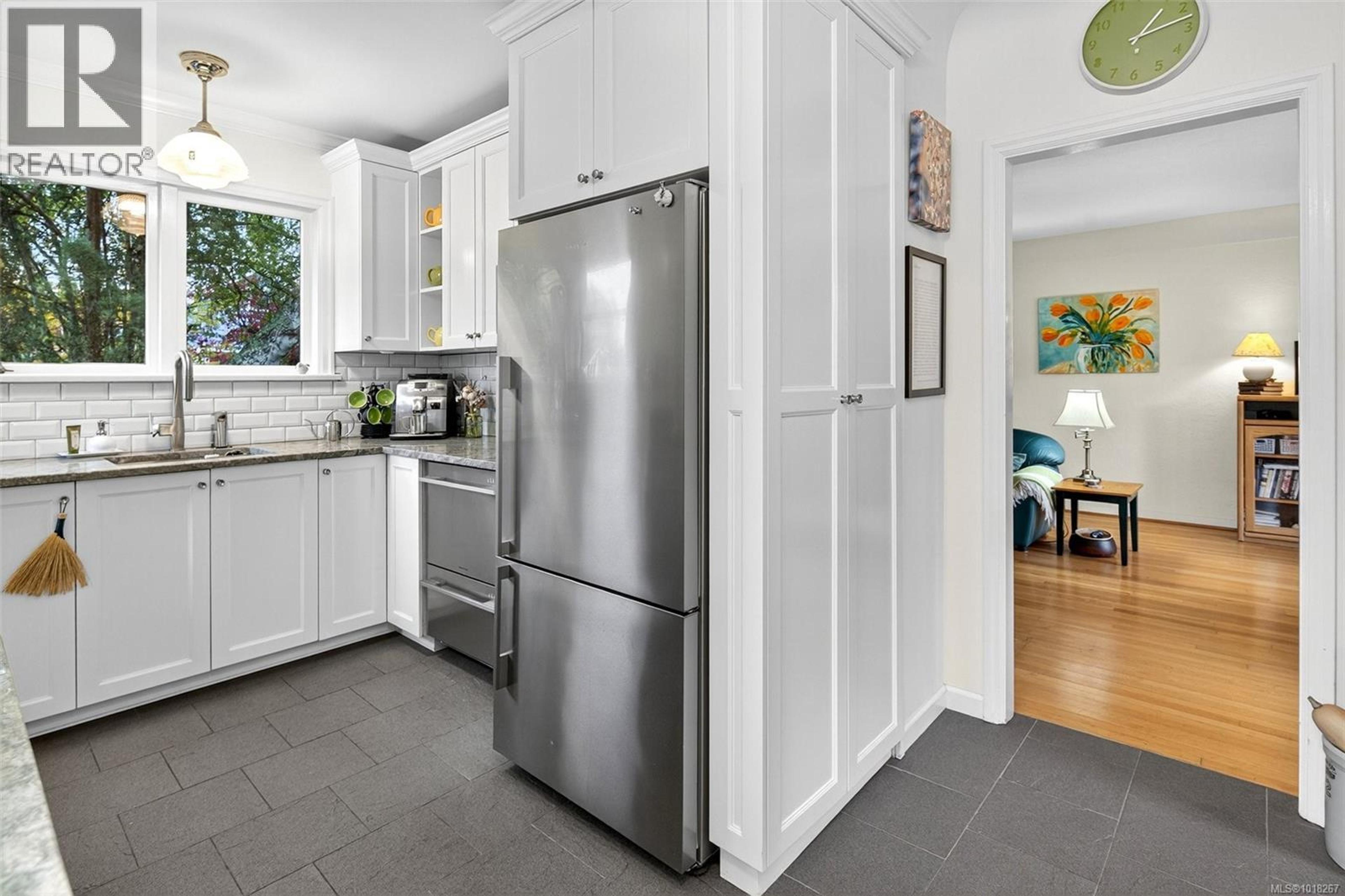 416 RICHMOND AVE - Image 2