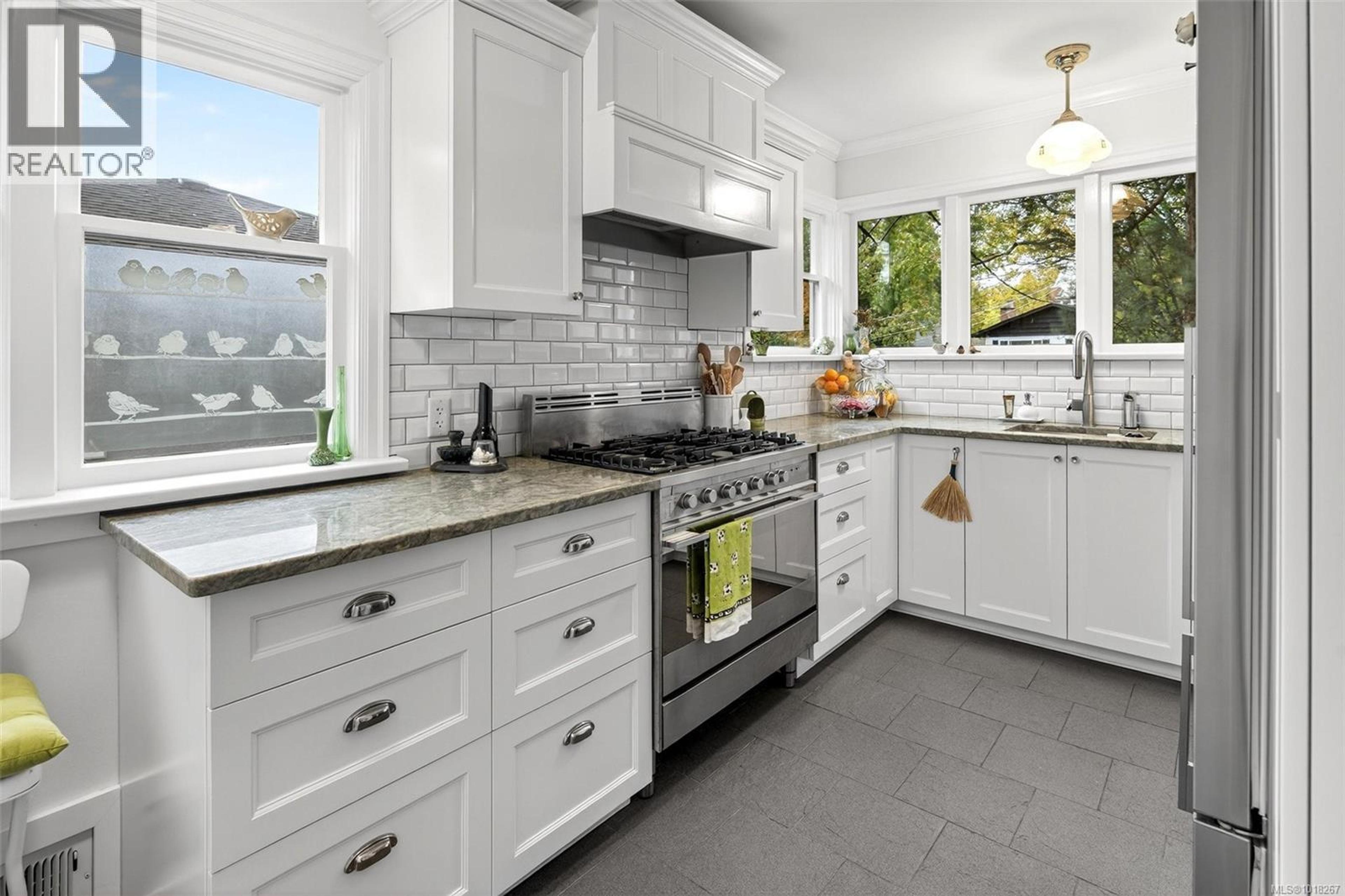 416 RICHMOND AVE - Main Image