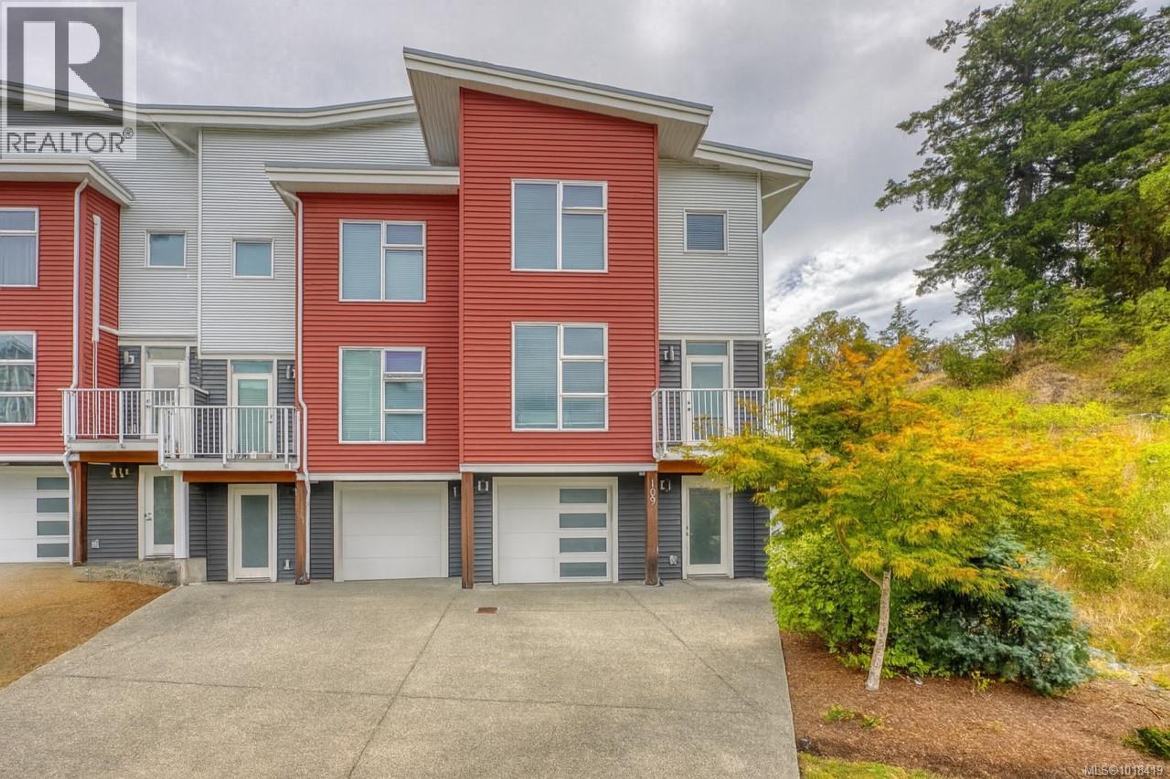 1800 Summerhill Pl, Nanaimo - Exteriors - Full Complex View - Photo 2