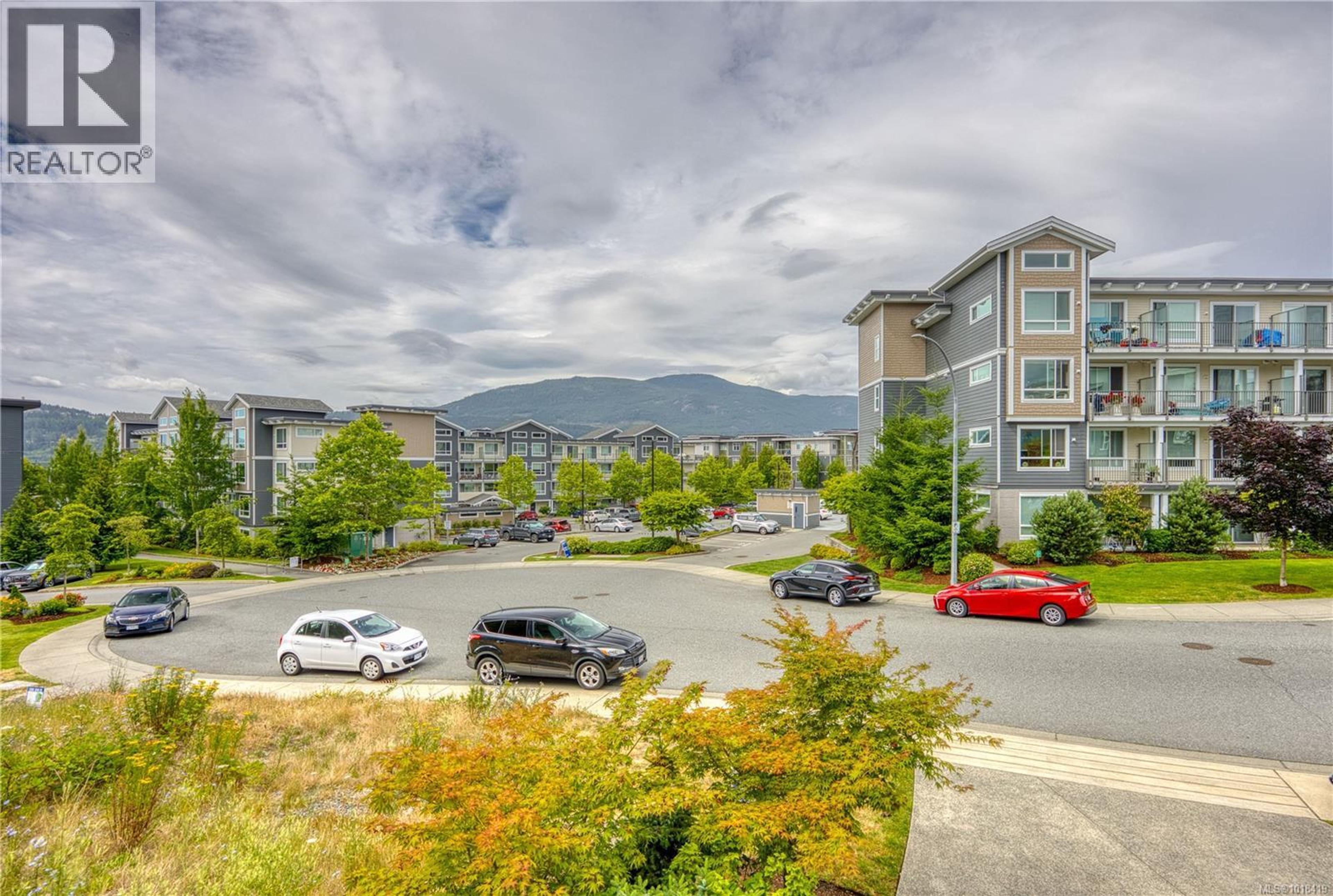 1800 Summerhill Pl, Nanaimo - Exteriors - Full Complex View - Photo 3