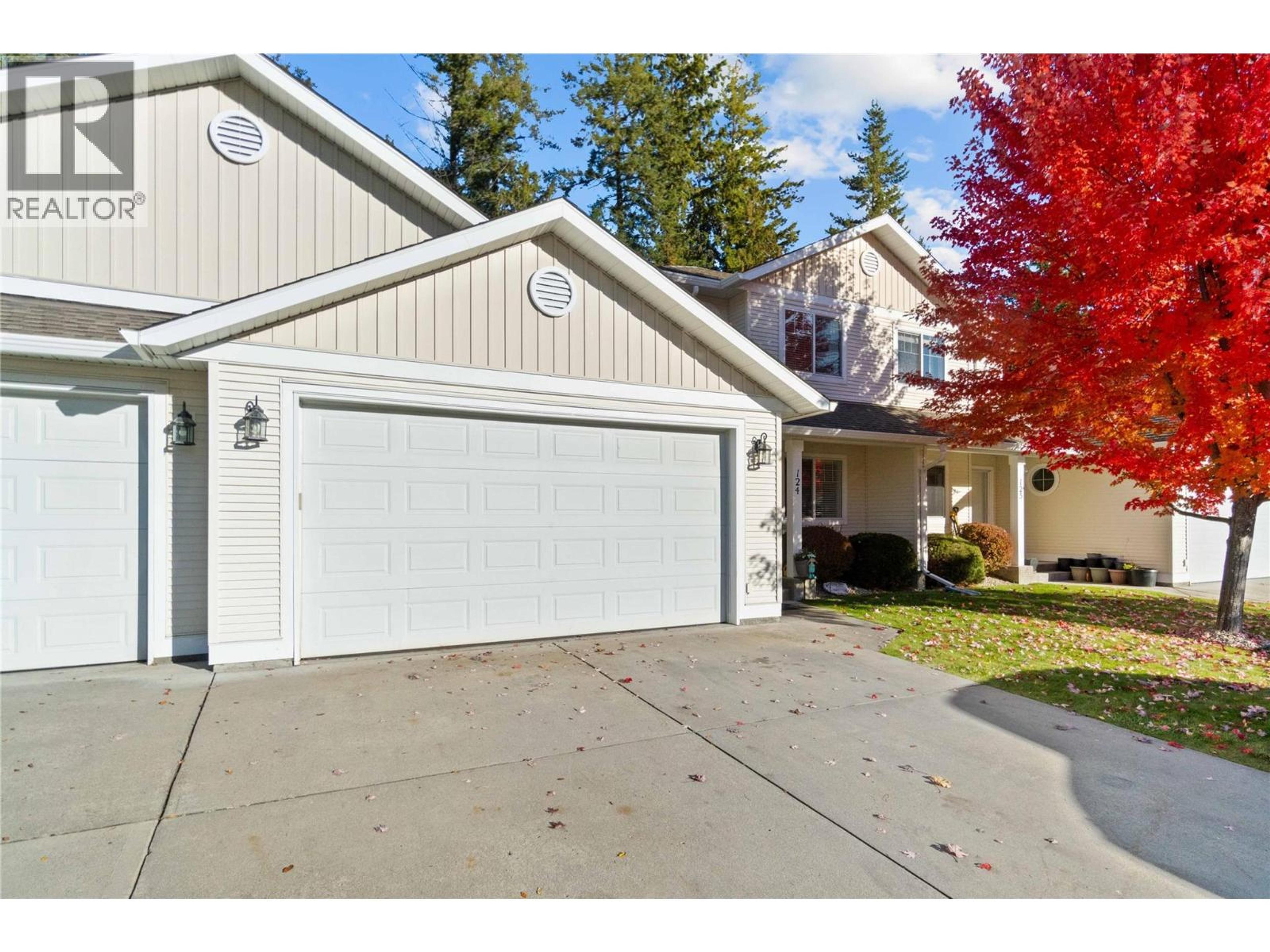 222 Martin Street, Sicamous - Exteriors - Photo 2