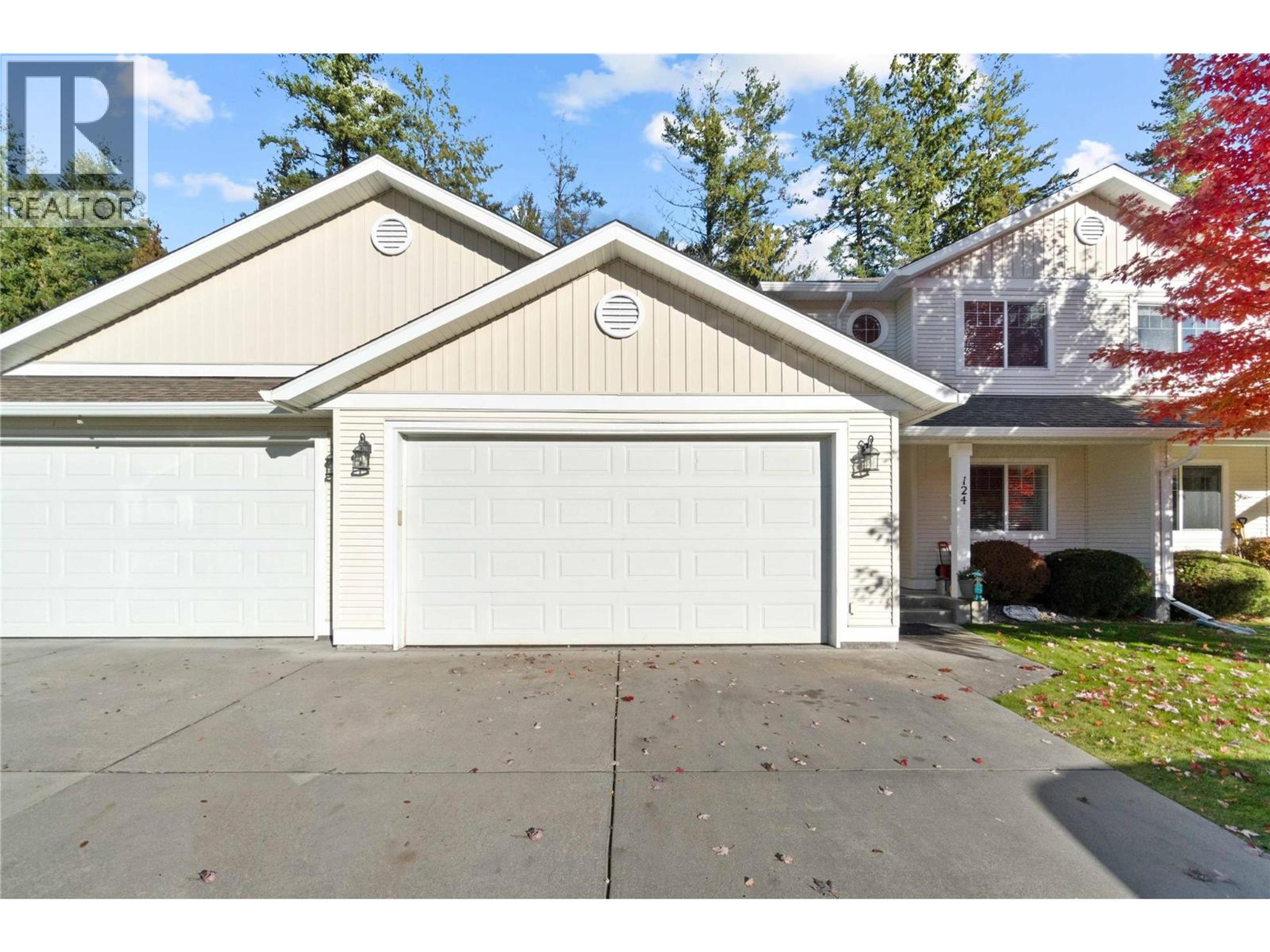 222 Martin Street, Sicamous - Exteriors - Photo 3