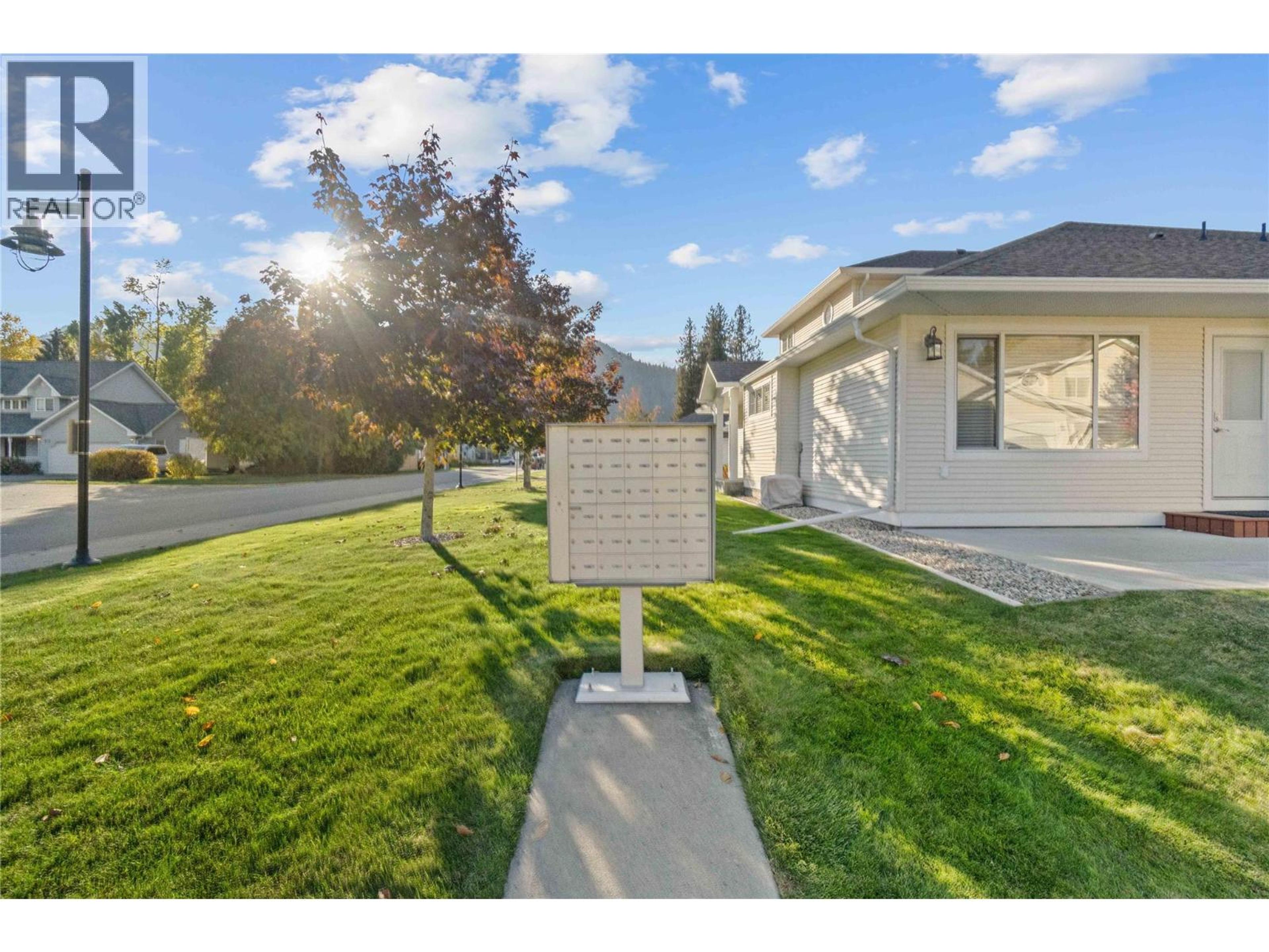 222 Martin Street, Sicamous - Exteriors - Photo 12