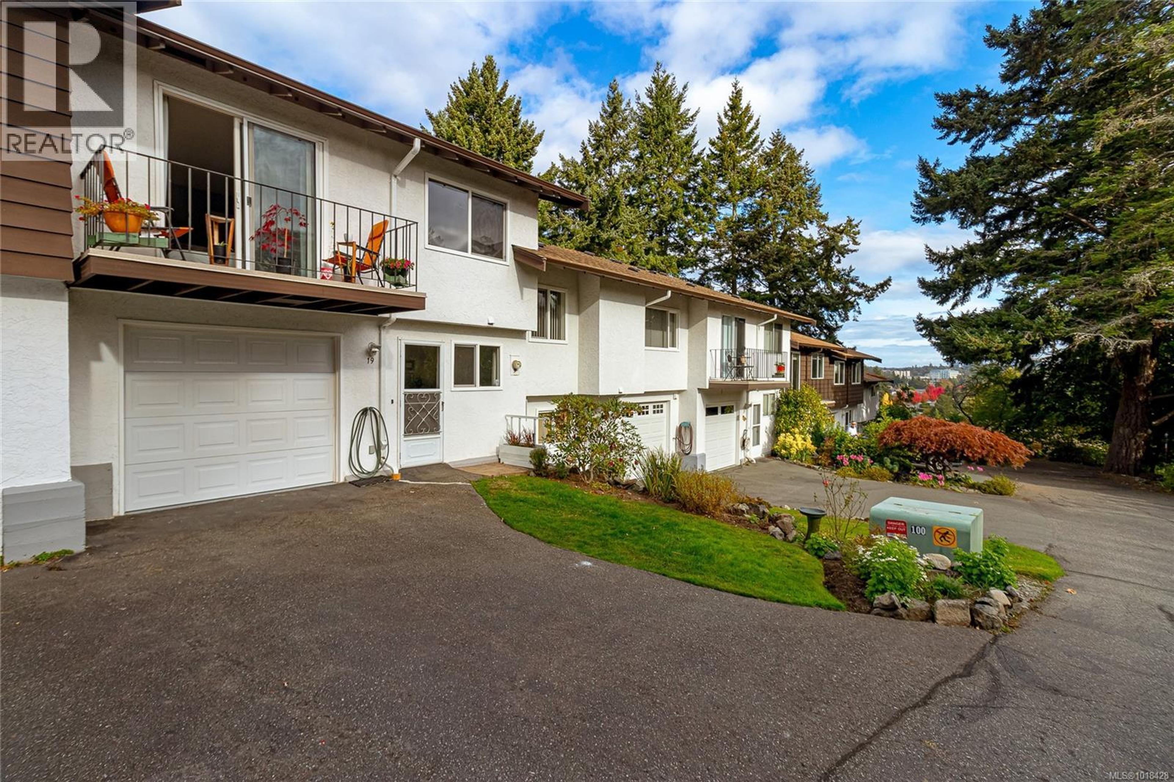 278 Island Hwy, View Royal - Exteriors - Full Complex View - Photo 3