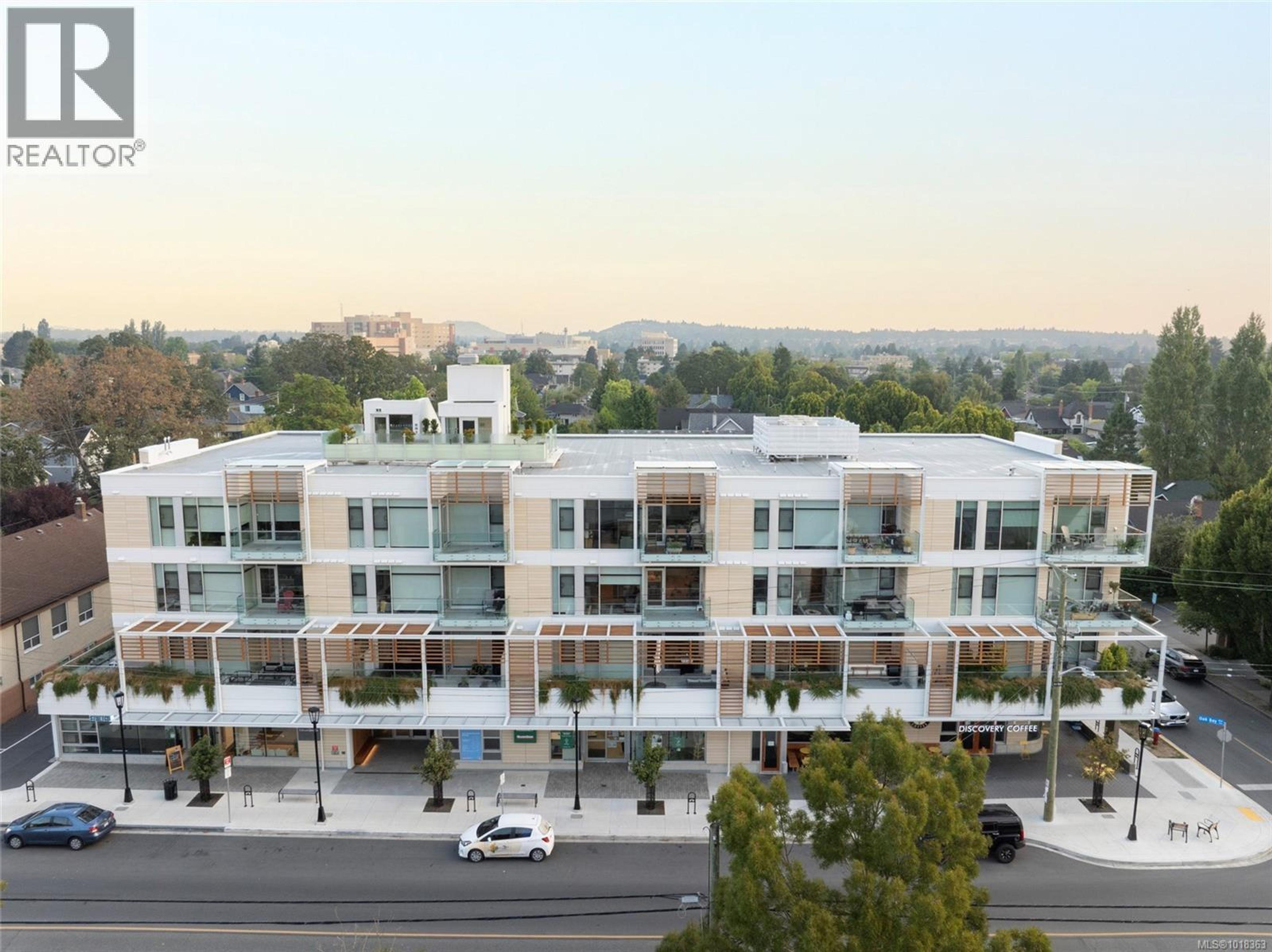 #301 1916 OAK BAY AVE - Main Image