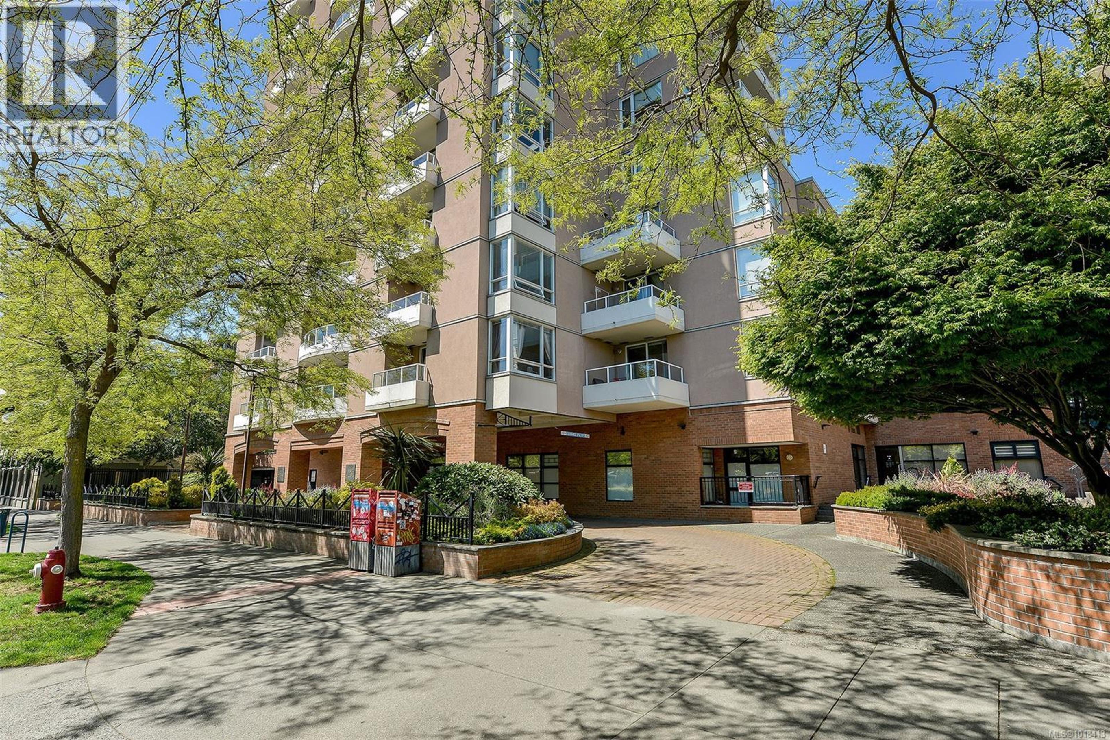 930 Yates St, Victoria - Exteriors - Photo 3