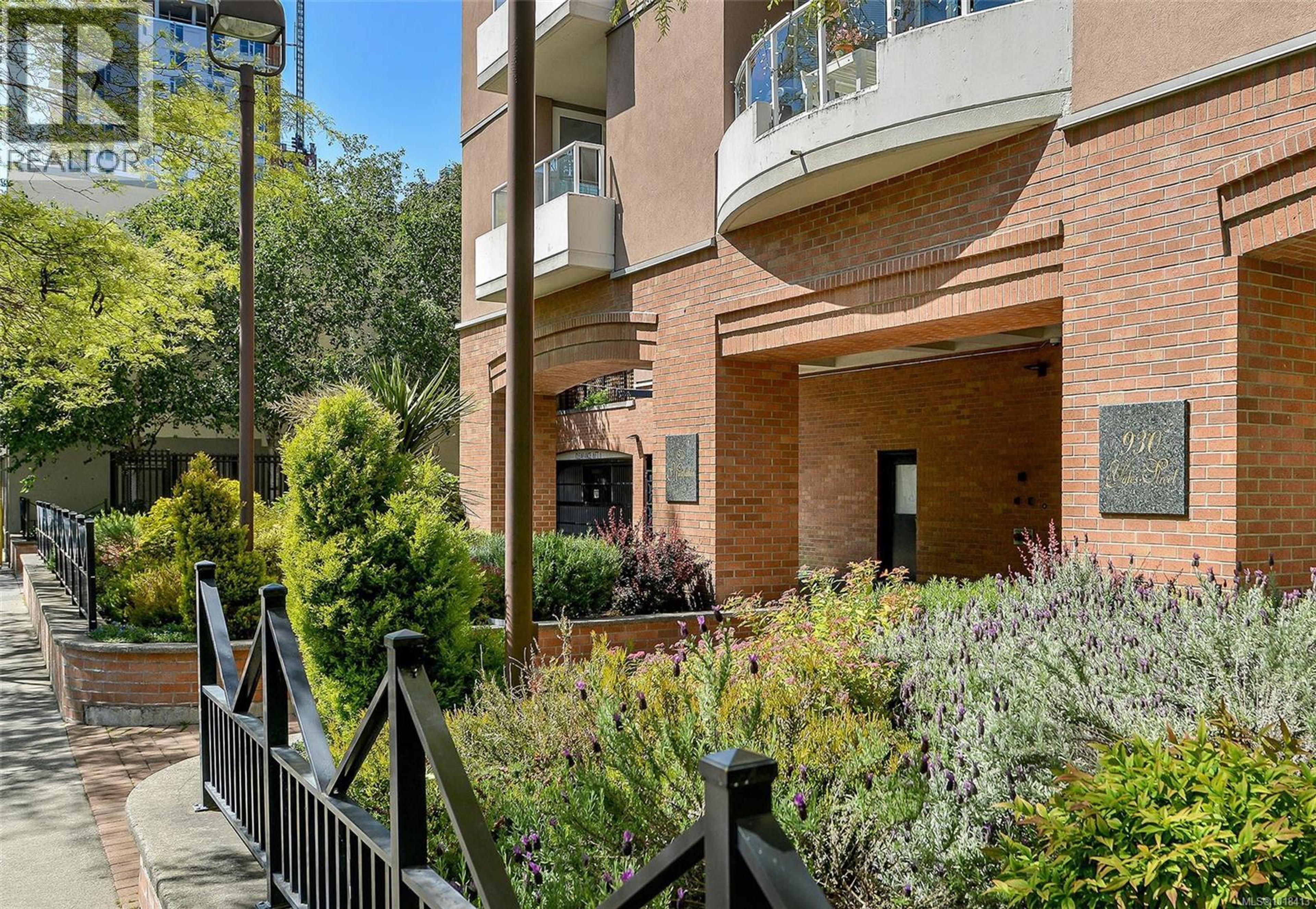 930 Yates St, Victoria - Exteriors - Photo 5