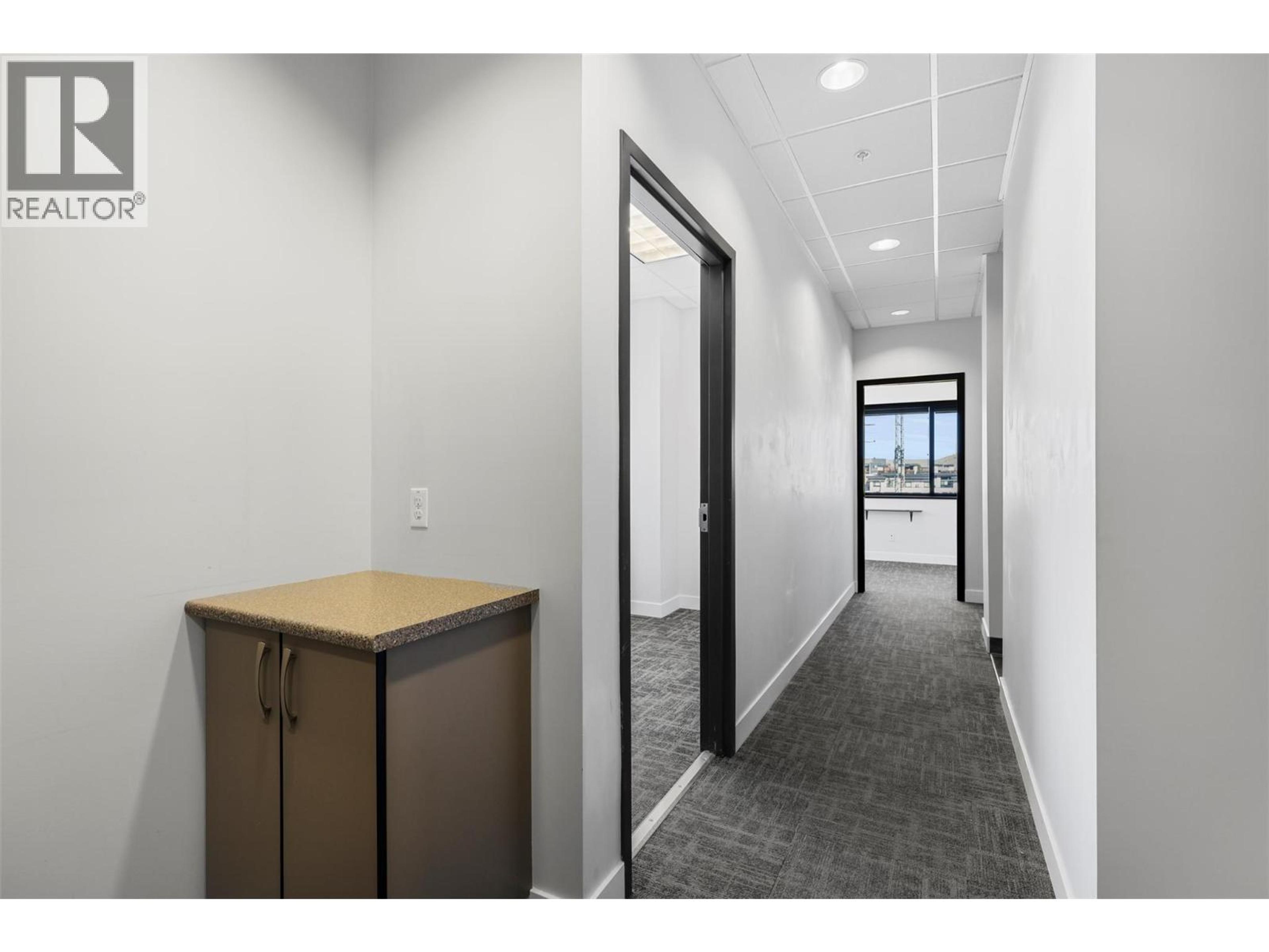 474 COLUMBIA Street, Kamloops - Common Areas - Lobbies / Hallways / Foyers - Photo 1