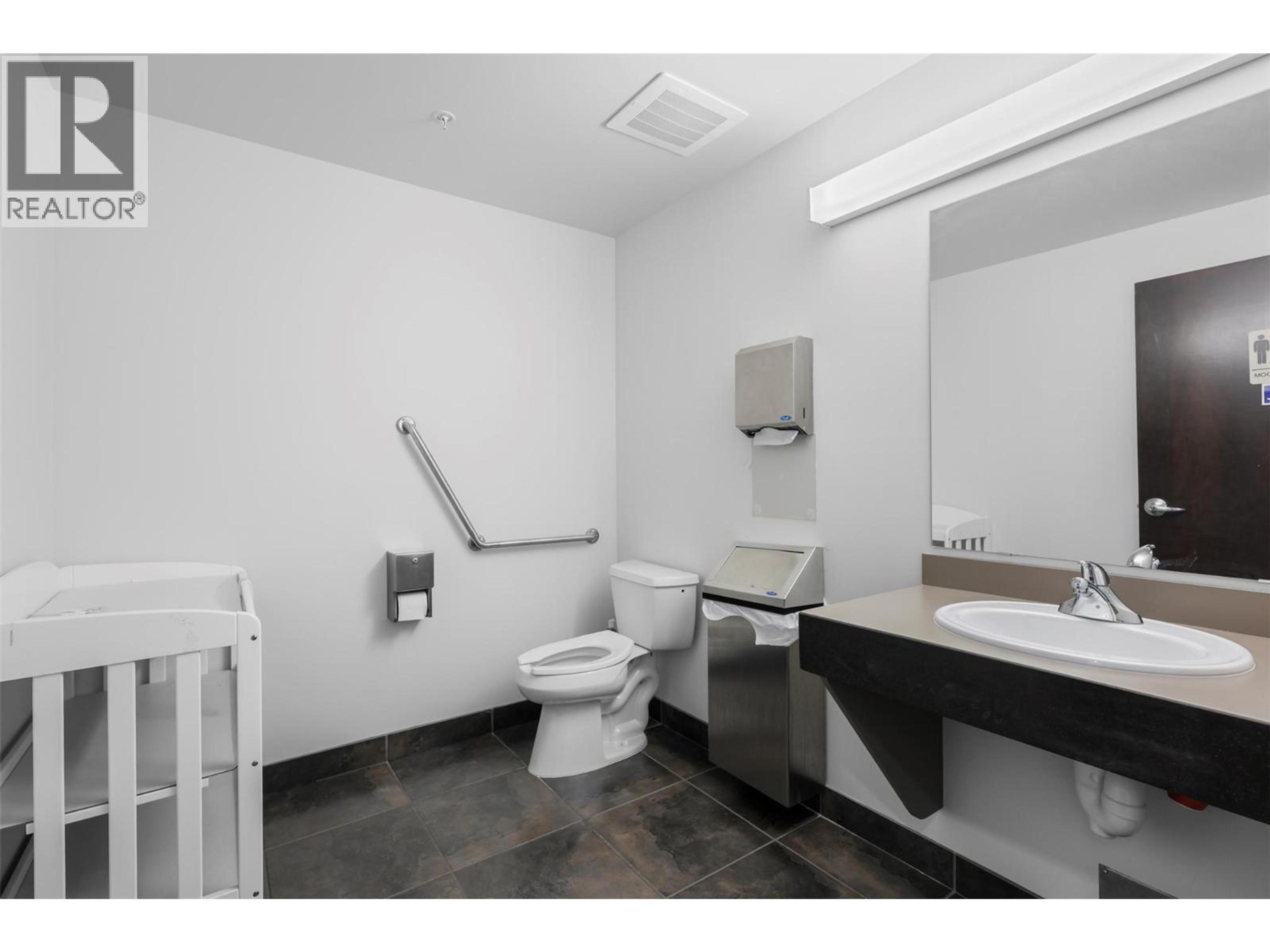 474 COLUMBIA Street, Kamloops - Common Areas - Photo 2