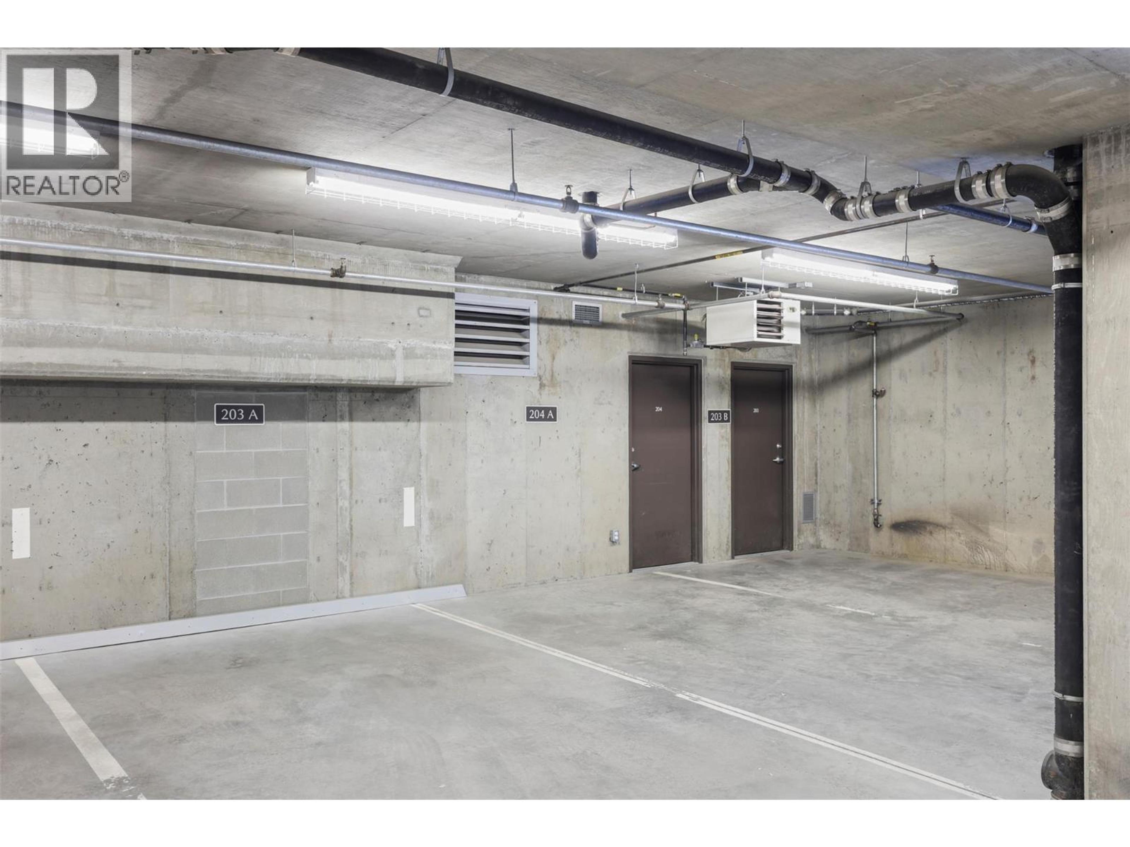 474 COLUMBIA Street, Kamloops - Common Areas - Parking - Photo 4