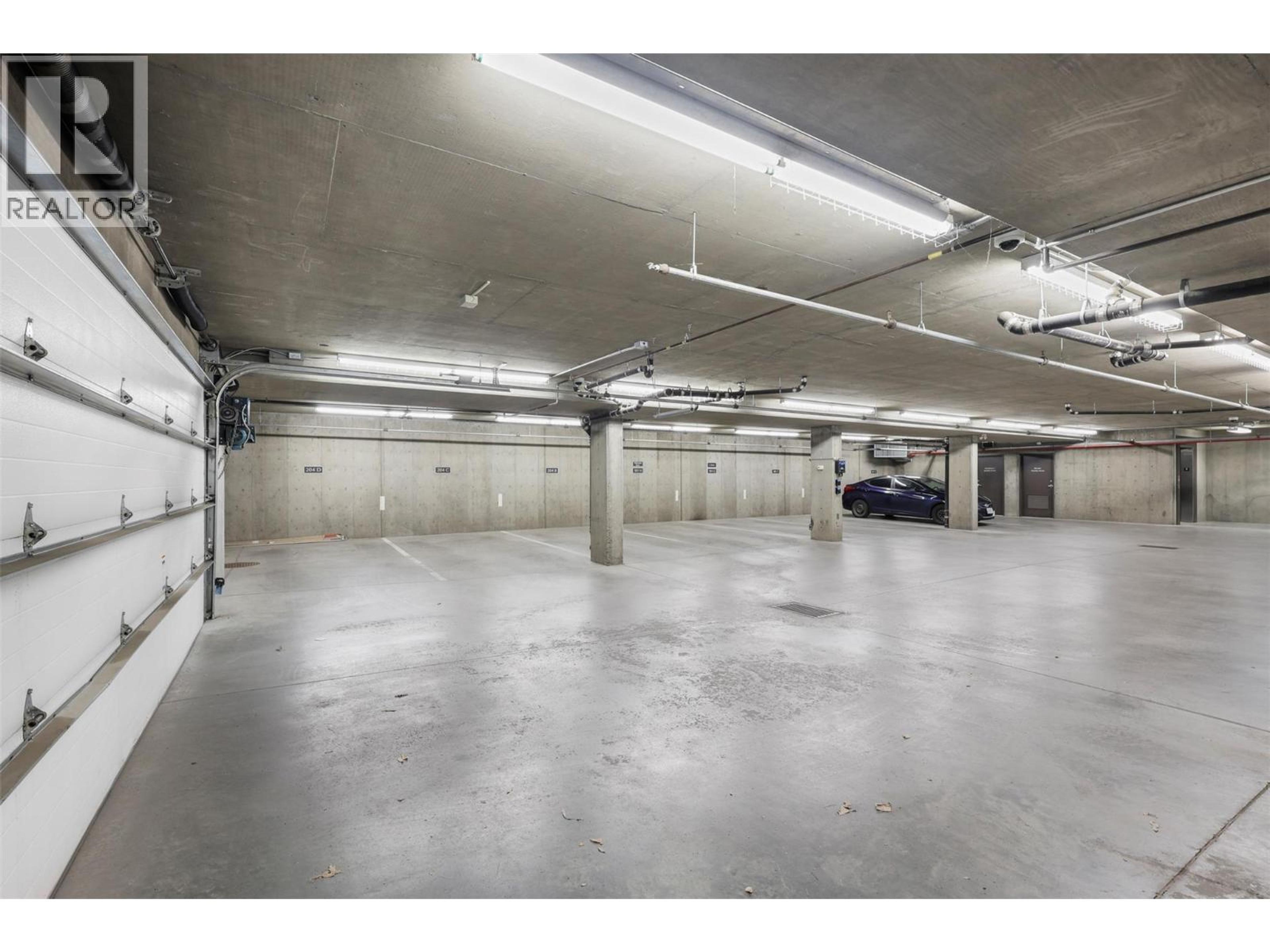 474 COLUMBIA Street, Kamloops - Common Areas - Parking - Photo 5