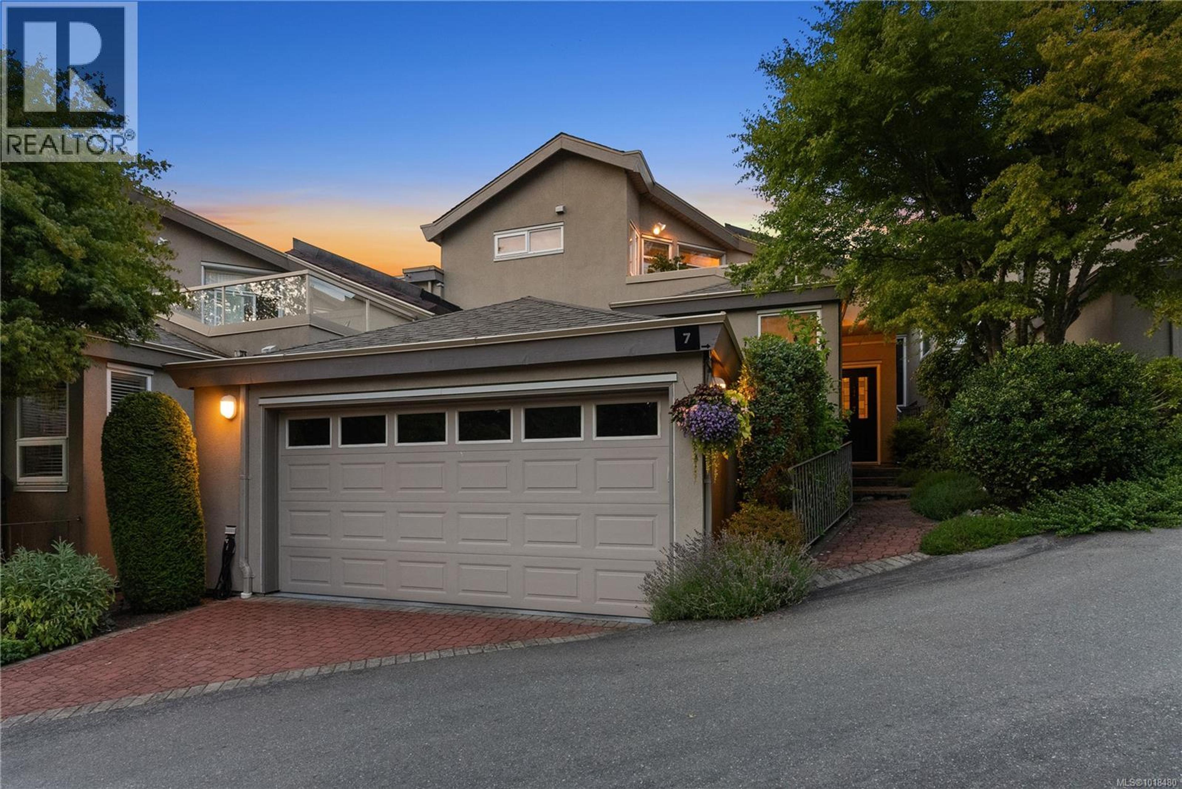 4771 Cordova Bay Rd, Saanich - Exteriors - Photo 1