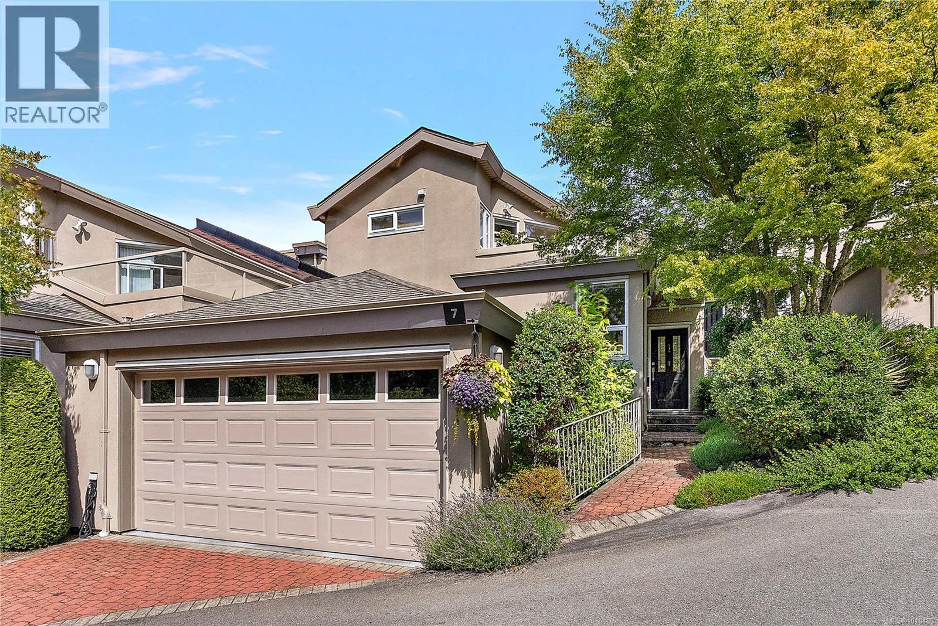 4771 Cordova Bay Rd, Saanich - Exteriors - Photo 3