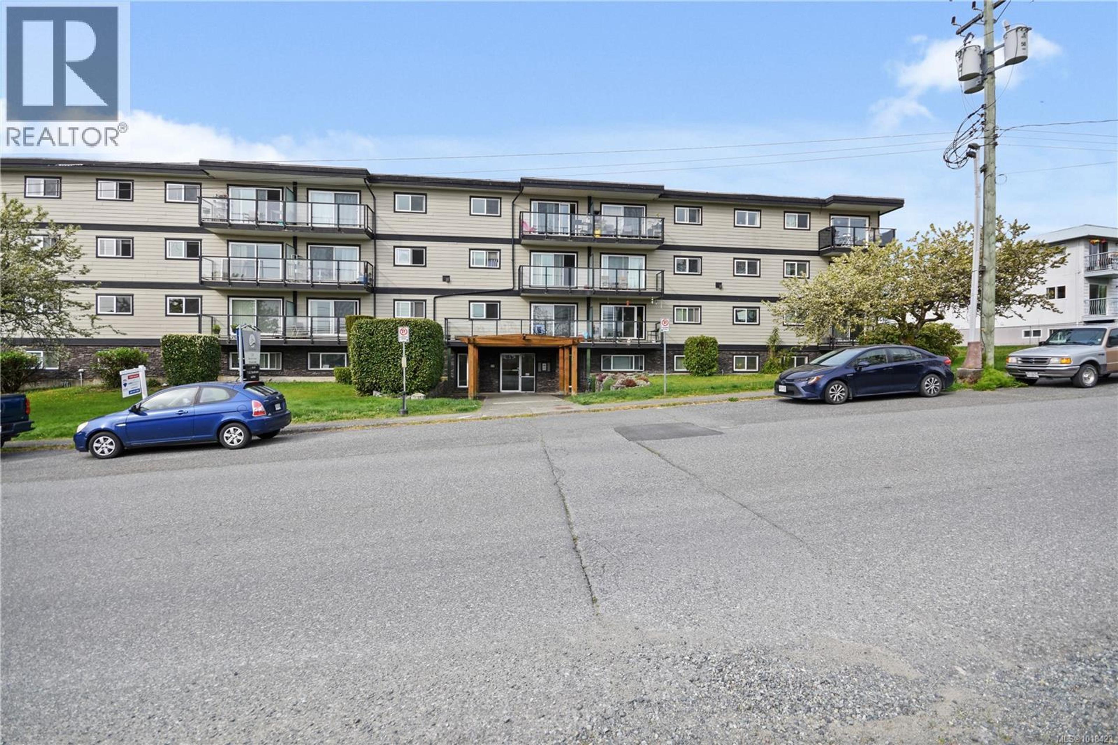 218 Bayview Ave, Ladysmith - Exteriors - Photo 1