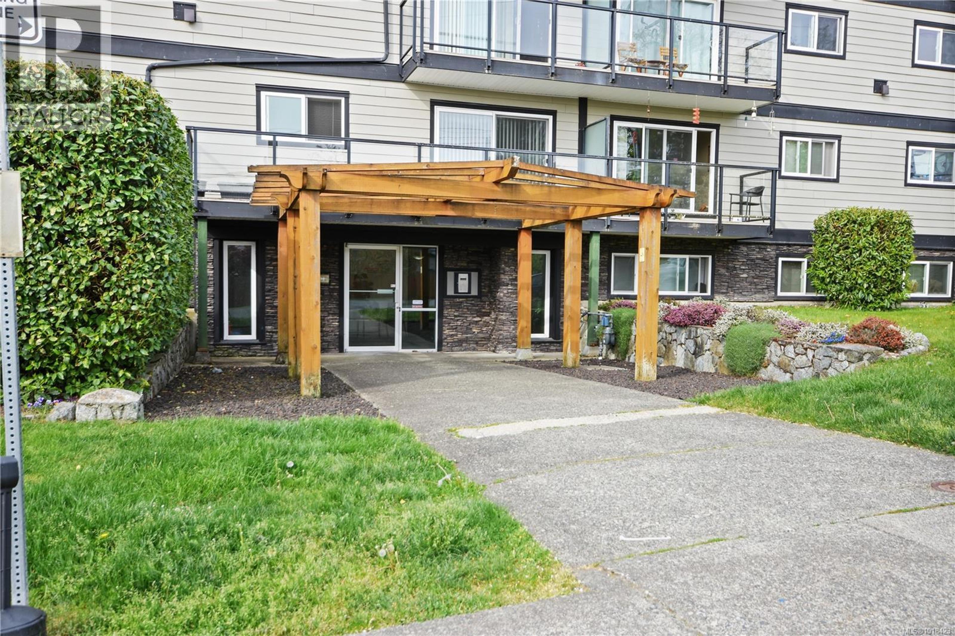 218 Bayview Ave, Ladysmith - Exteriors - Photo 4