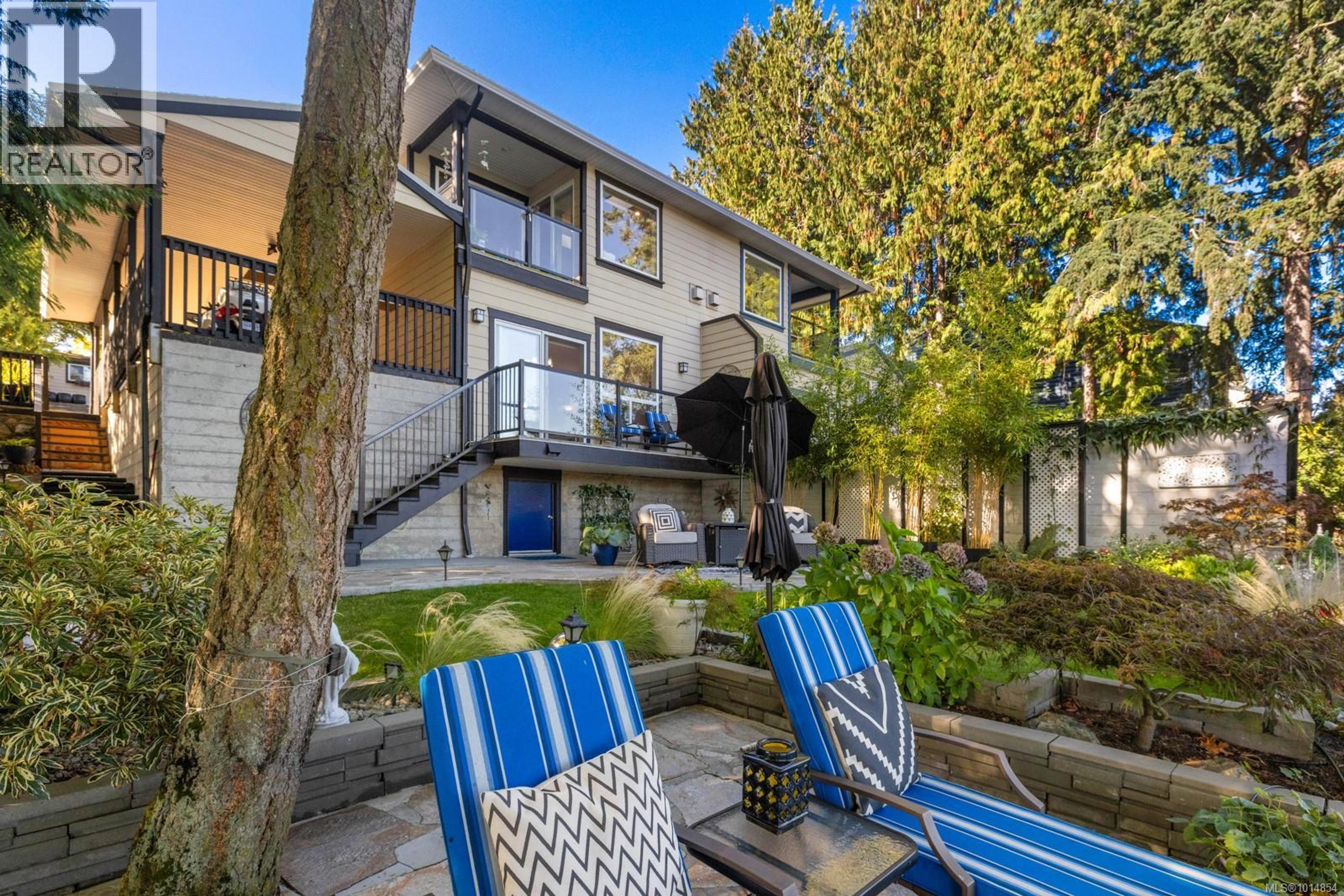 1004 DeCosta Pl, Esquimalt - Exteriors - Photo 4