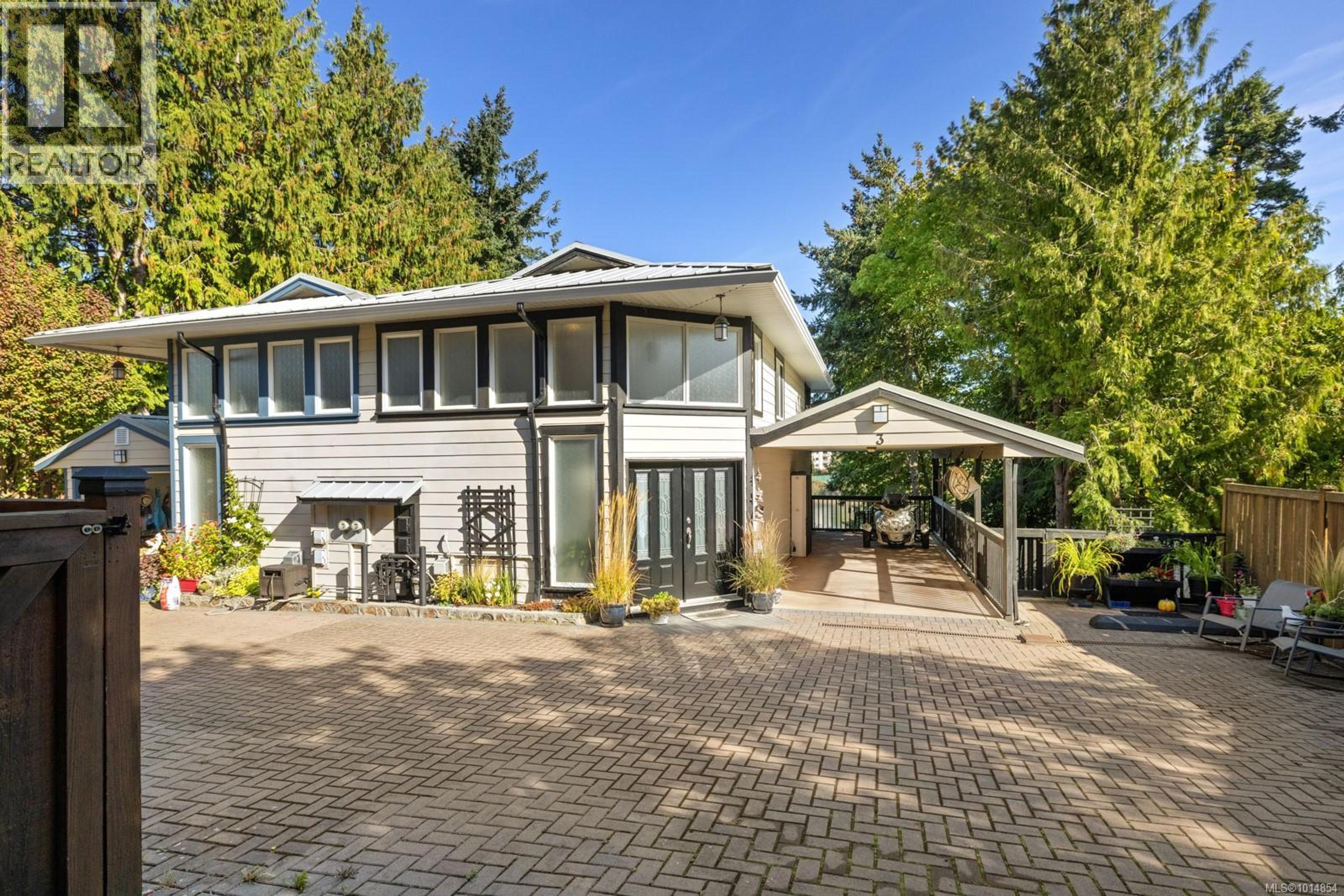 1004 DeCosta Pl, Esquimalt - Exteriors - Photo 5