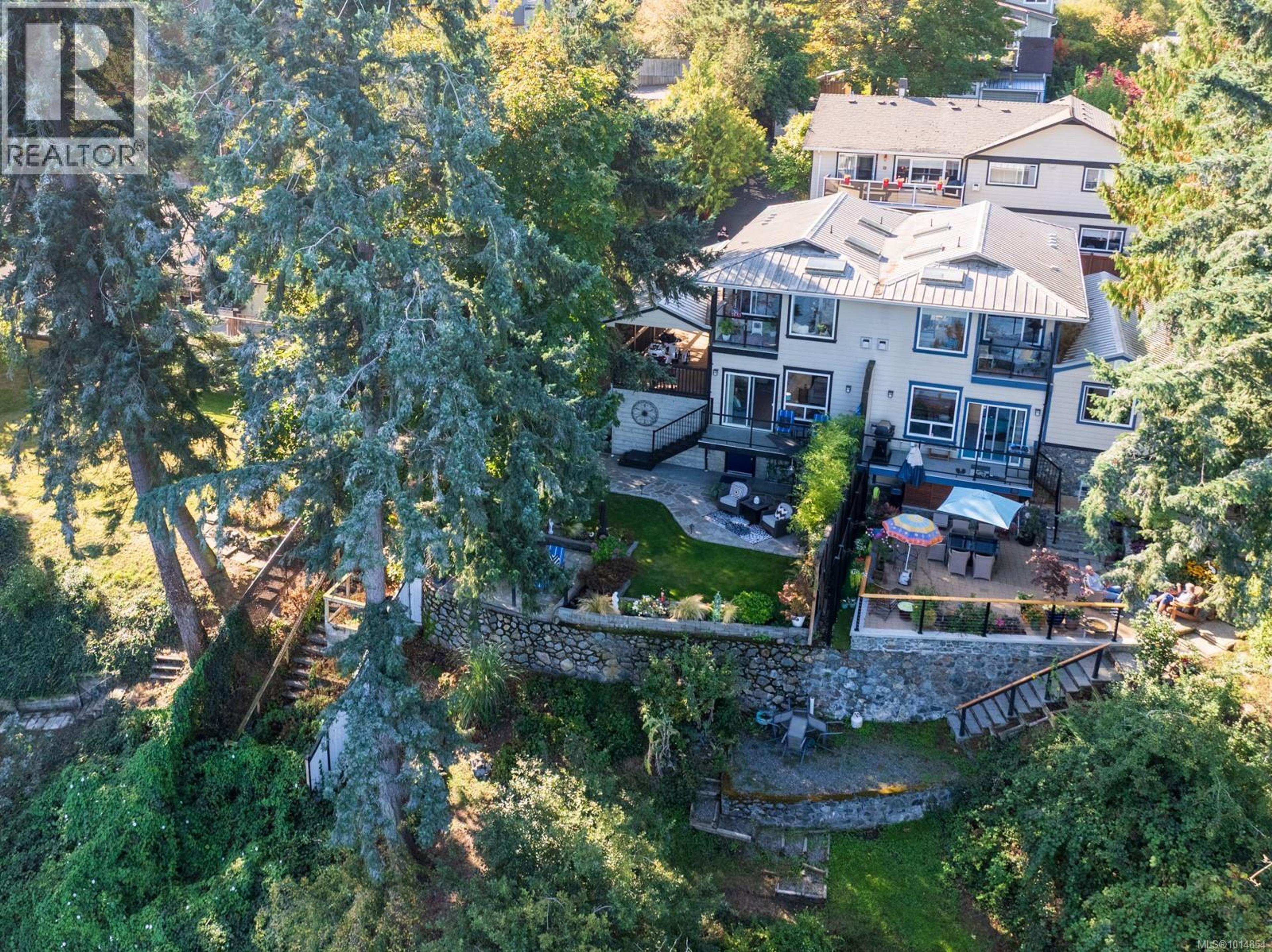 1004 DeCosta Pl, Esquimalt - Exteriors - Full Complex View, Drone/Aerial View - Photo 6