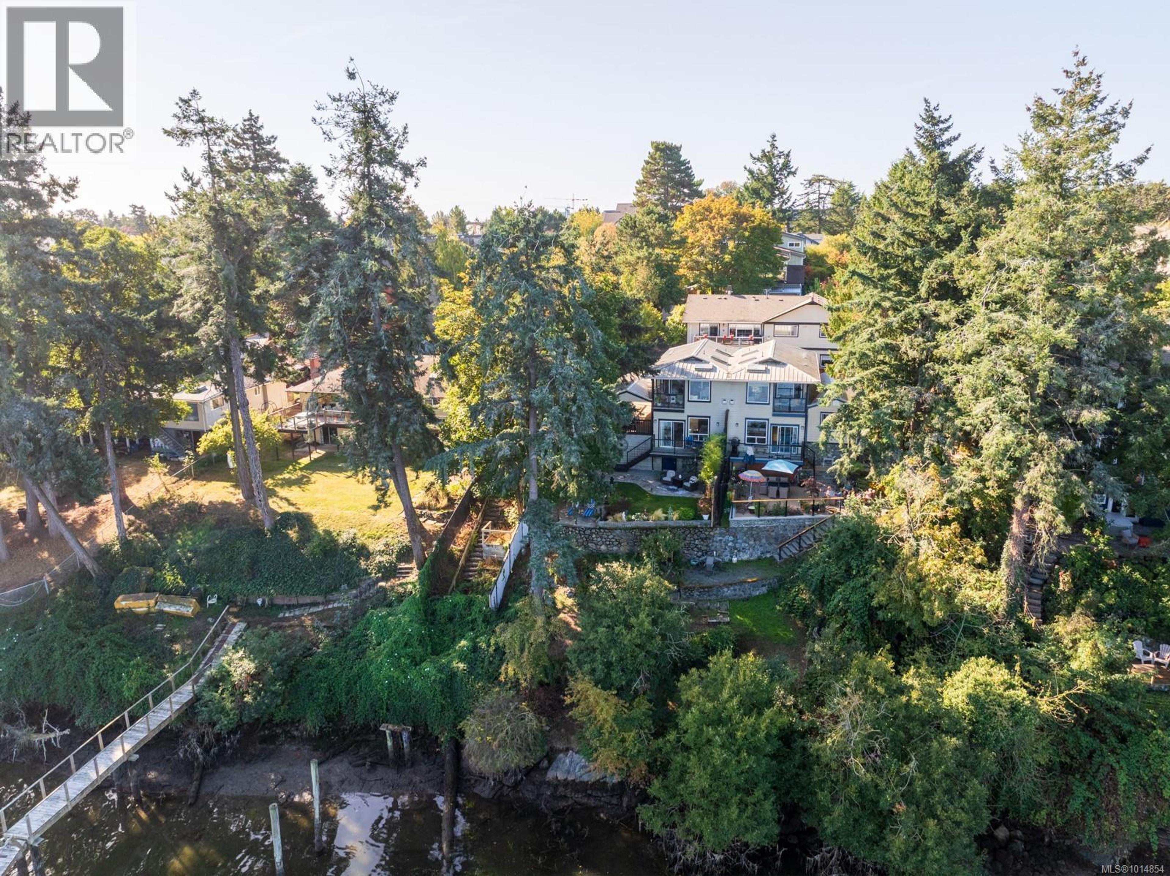 1004 DeCosta Pl, Esquimalt - Exteriors - Drone/Aerial View - Photo 10