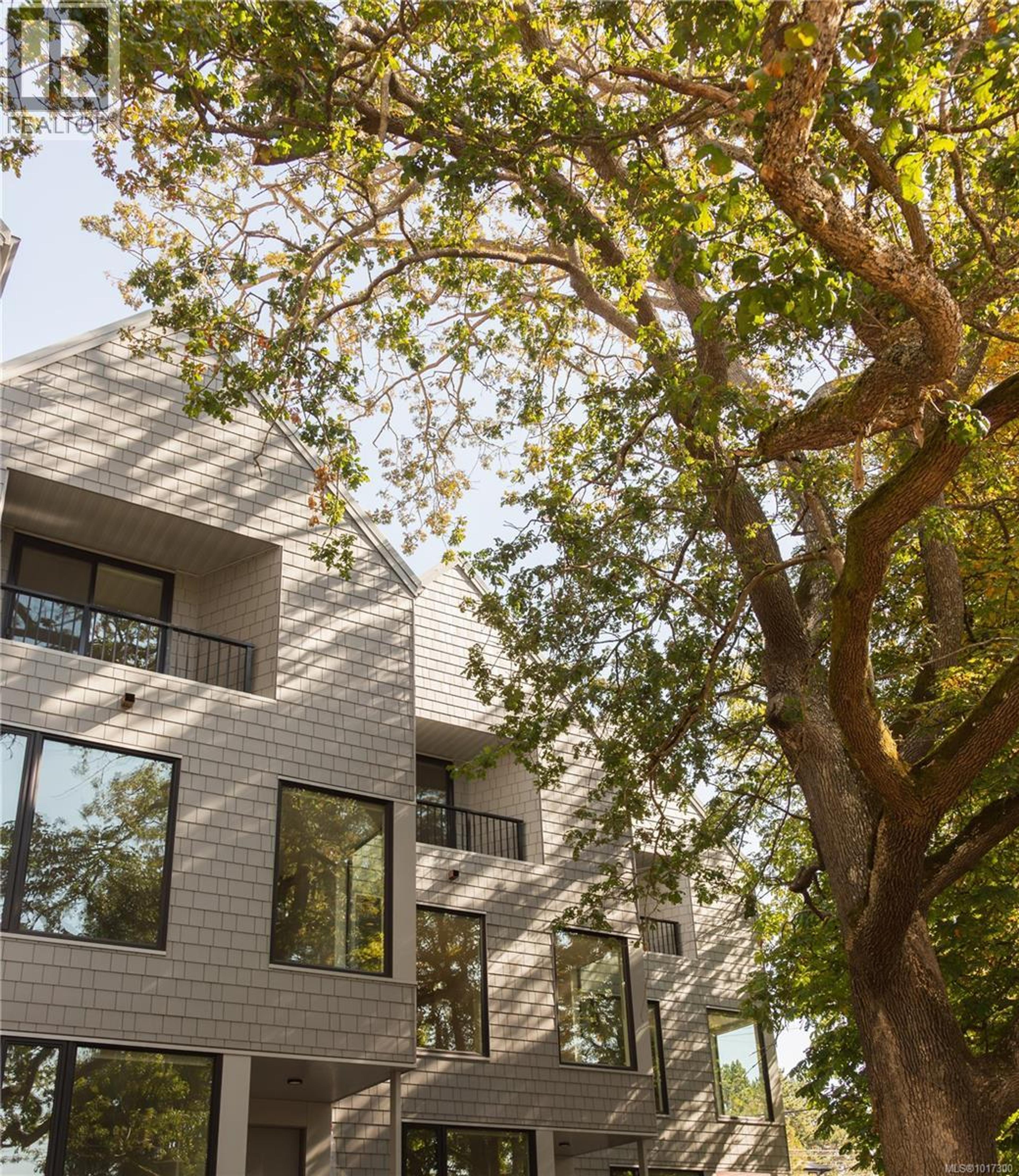 909 Redfern St, Victoria - Exteriors - Photo 2