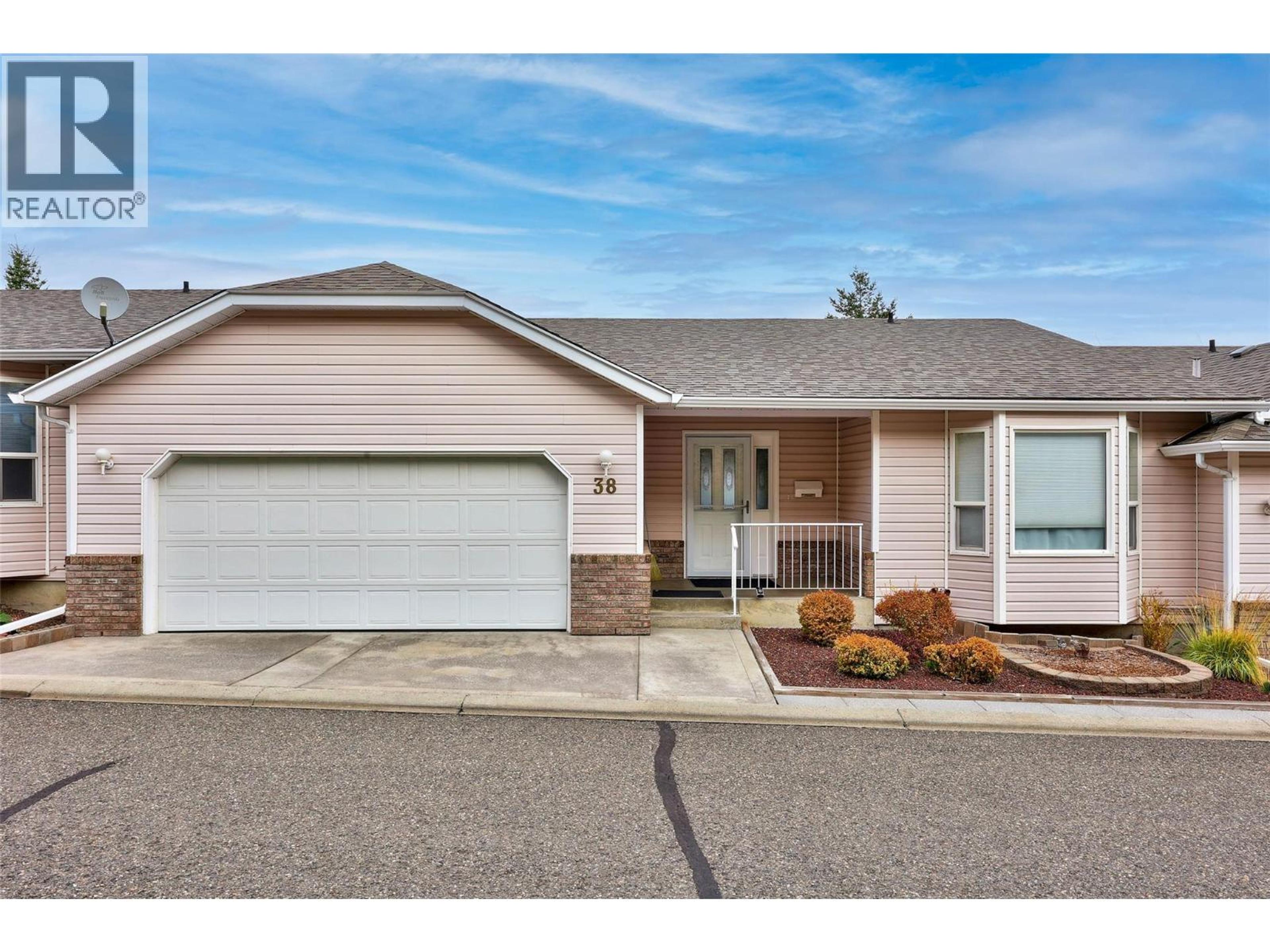 2022 Pacific Way, Kamloops - Exteriors - Photo 1