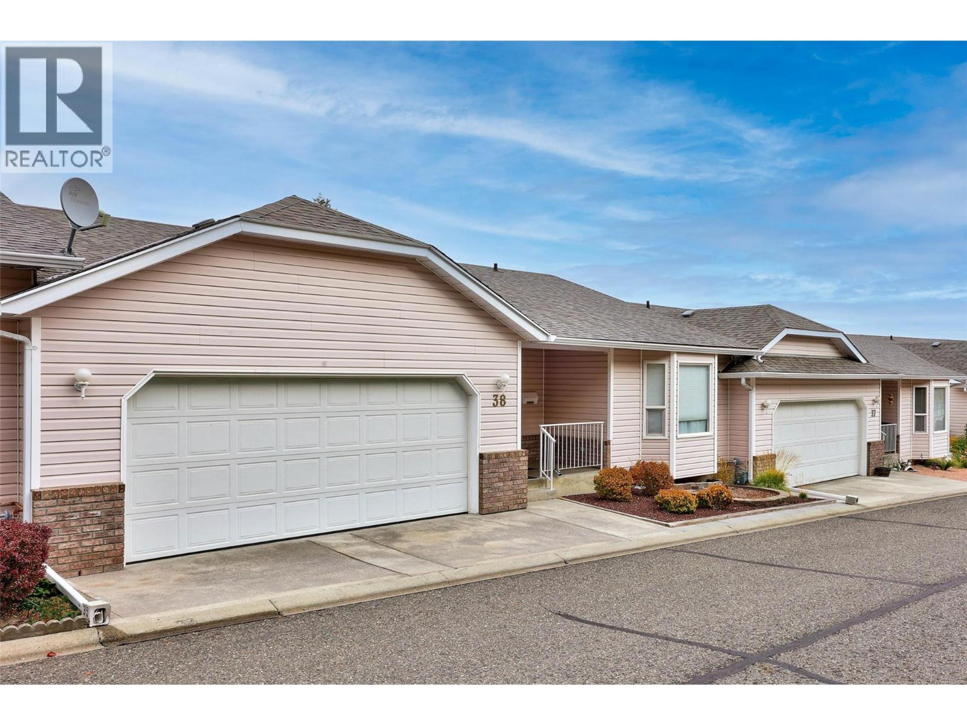 2022 Pacific Way, Kamloops - Exteriors - Full Complex View - Photo 3