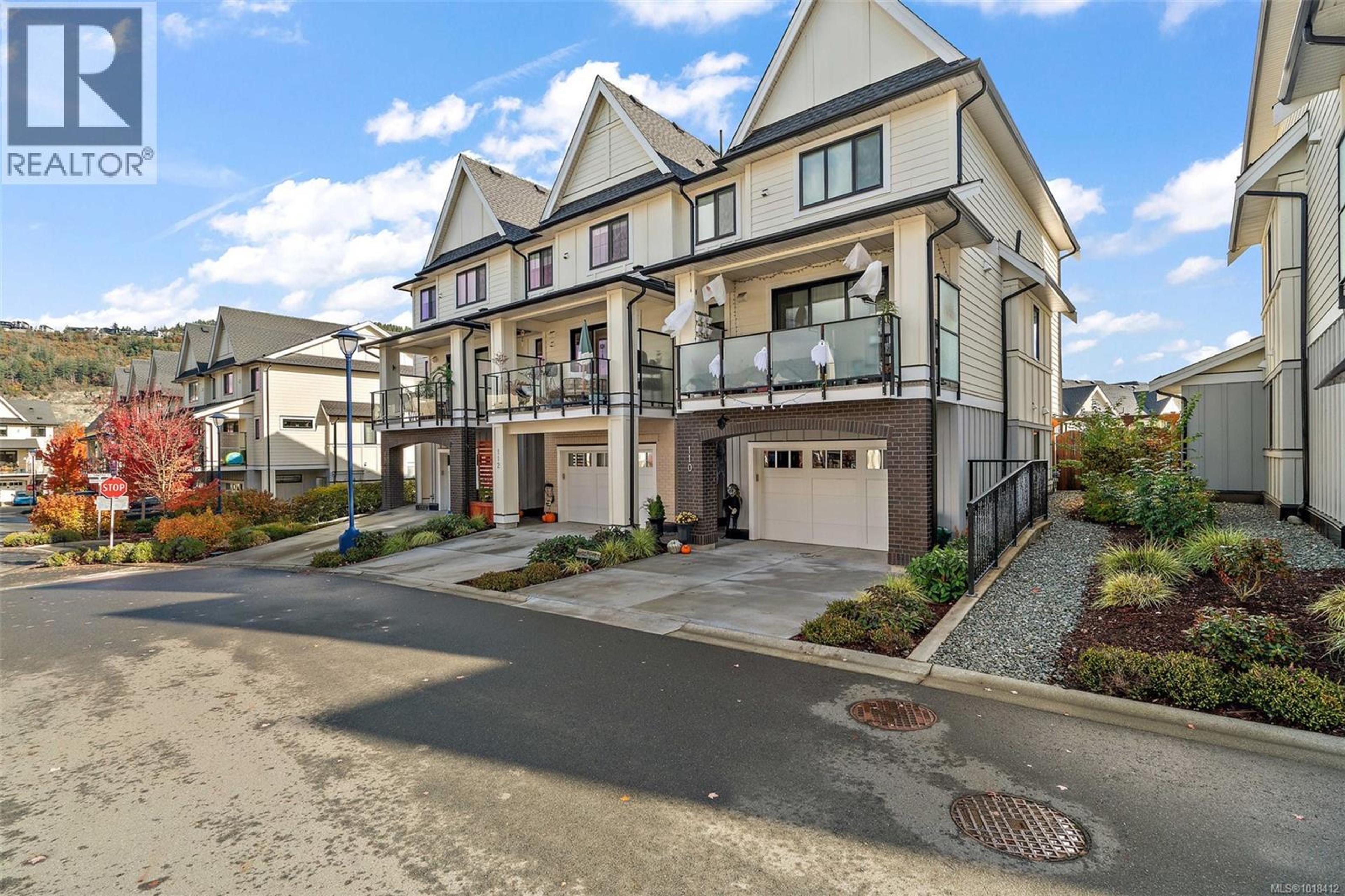 2990 Burlington Cres, Langford - Exteriors - Full Complex View - Photo 3