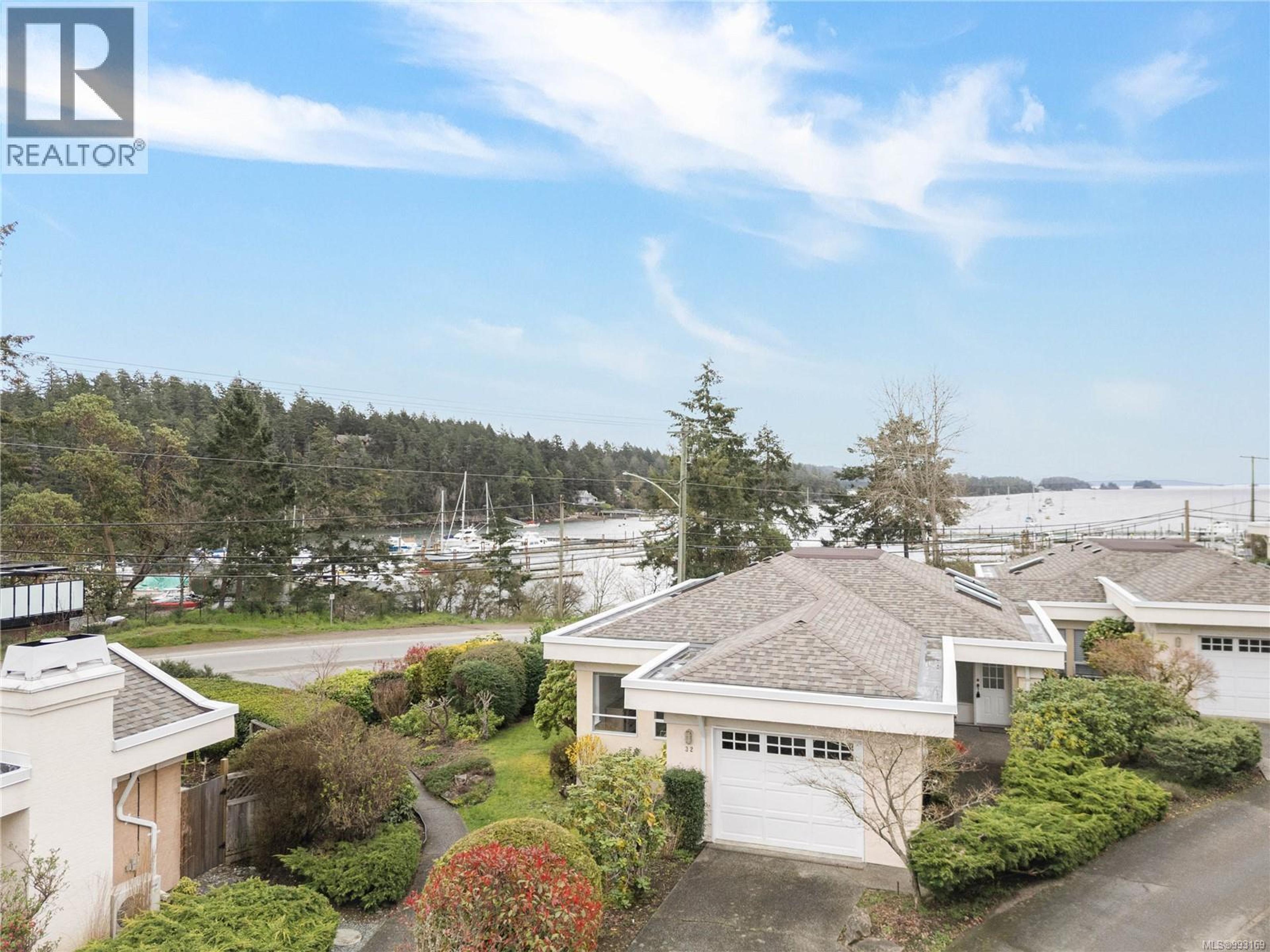 258 Lower Ganges Rd, Salt Spring - Exteriors - Photo 2