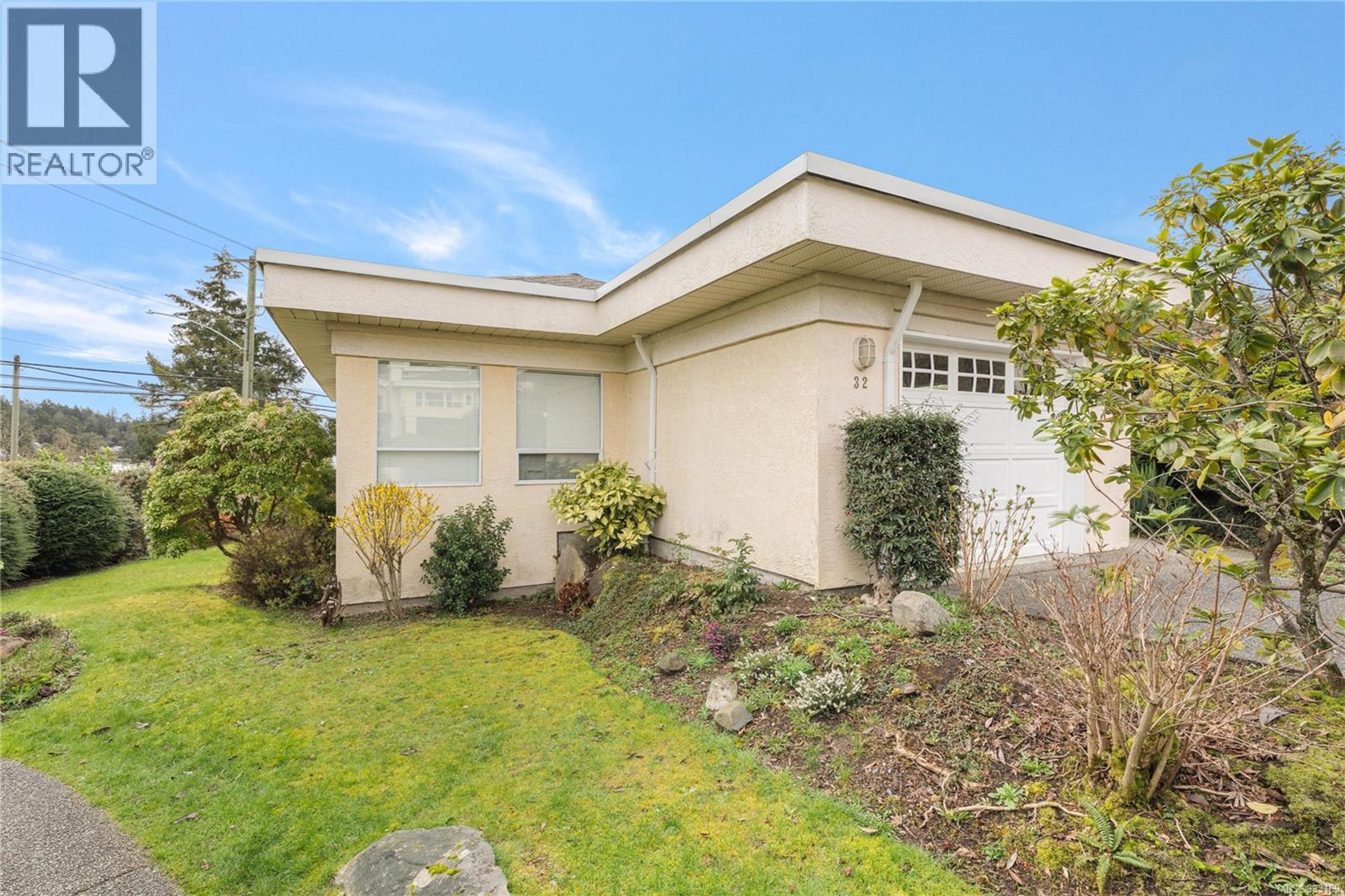 258 Lower Ganges Rd, Salt Spring - Exteriors - Photo 3