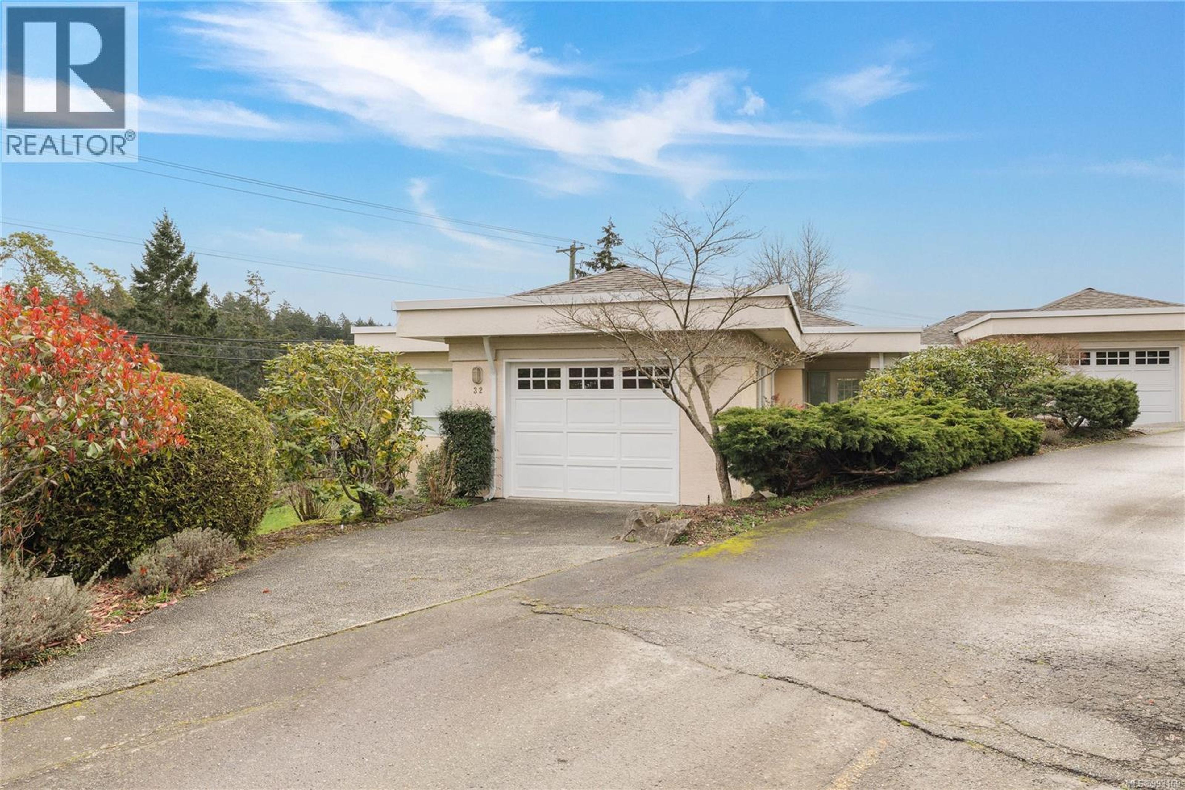 258 Lower Ganges Rd, Salt Spring - Exteriors - Photo 4