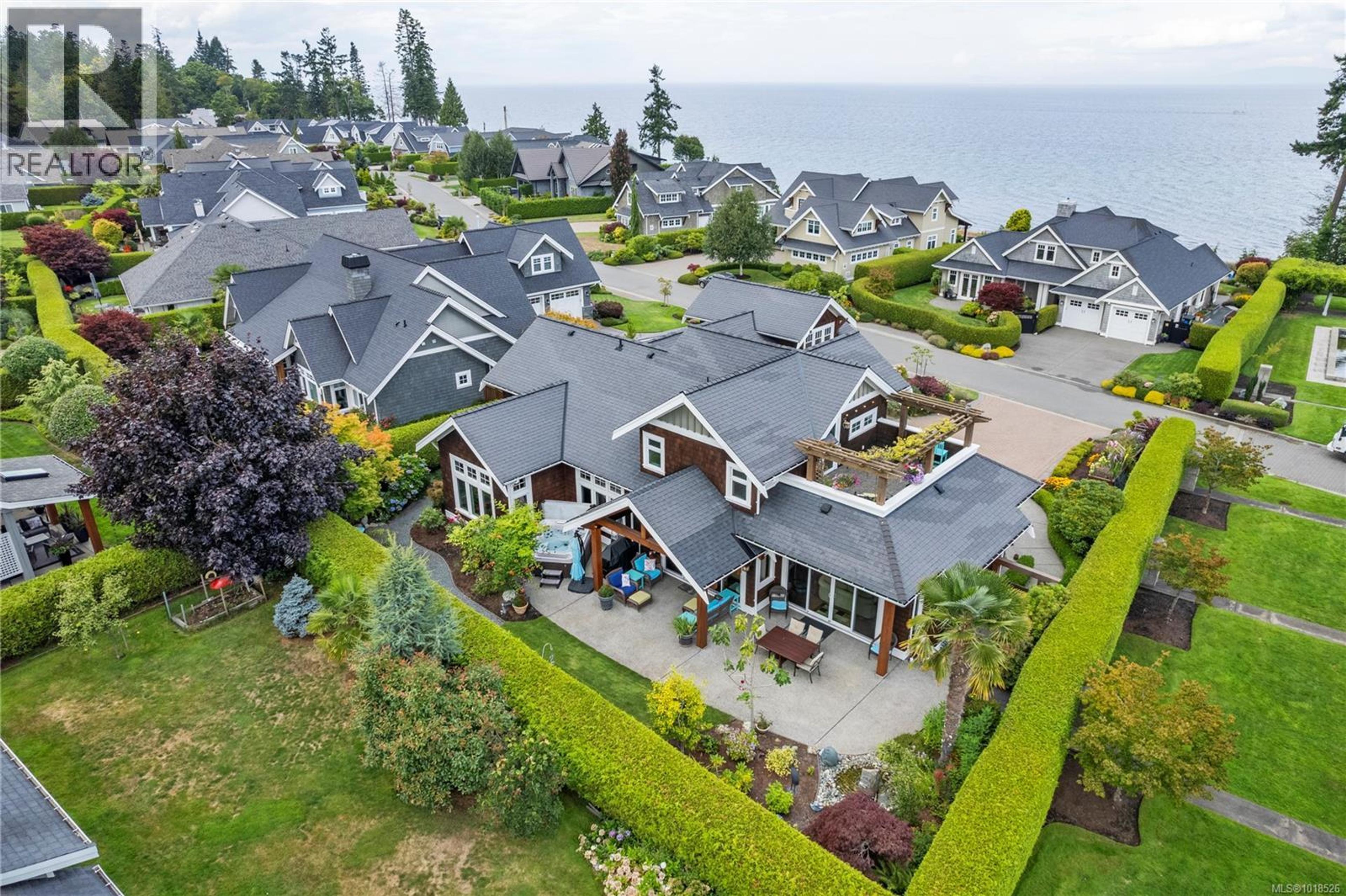 834 Bluffs Dr, Qualicum Beach - Exteriors - Full Complex View, Drone/Aerial View - Photo 4