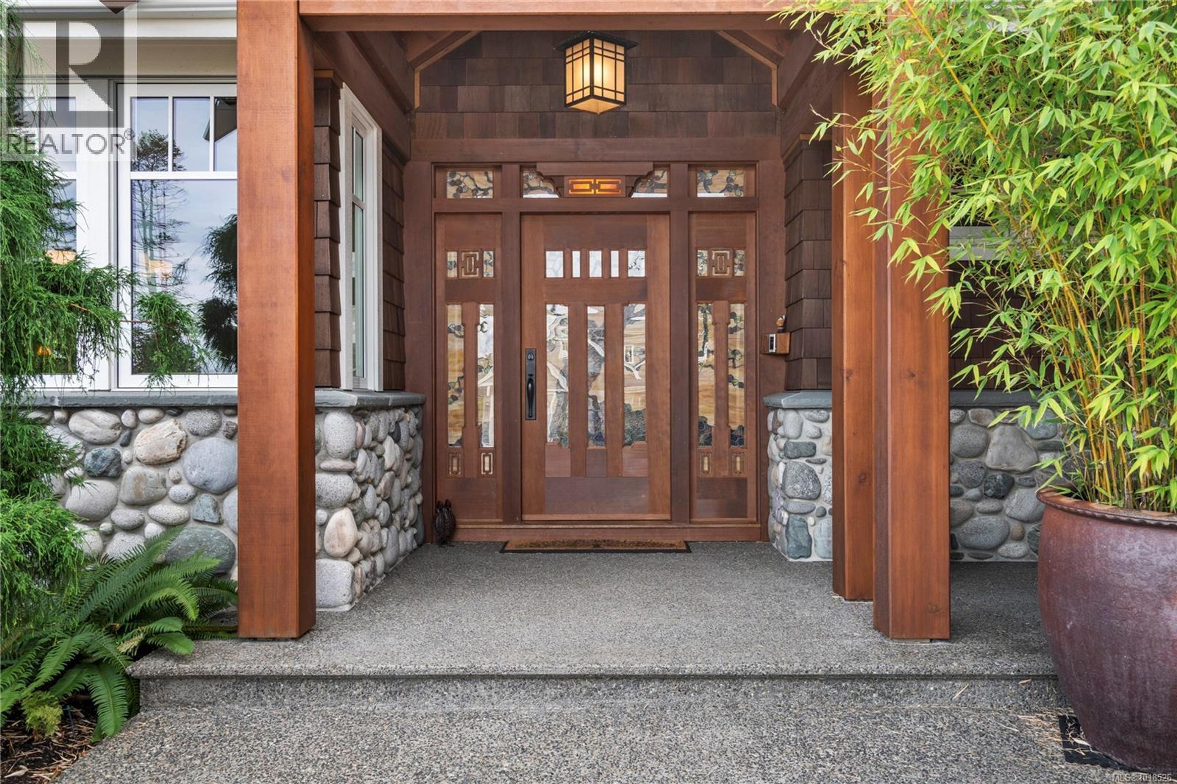 834 Bluffs Dr, Qualicum Beach - Exteriors - Photo 5