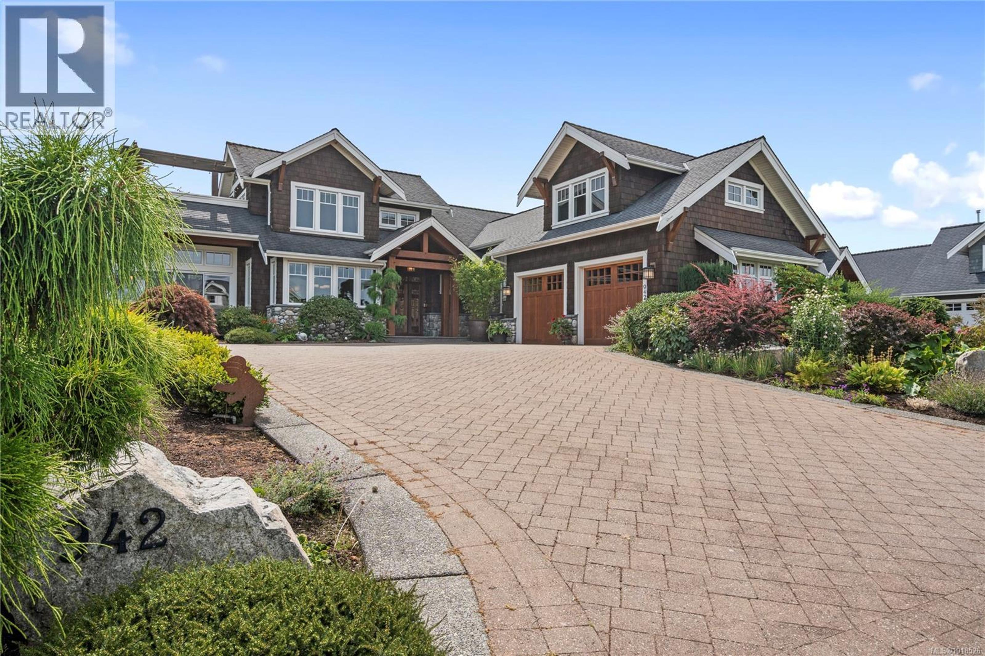 834 Bluffs Dr, Qualicum Beach - Exteriors - Photo 6