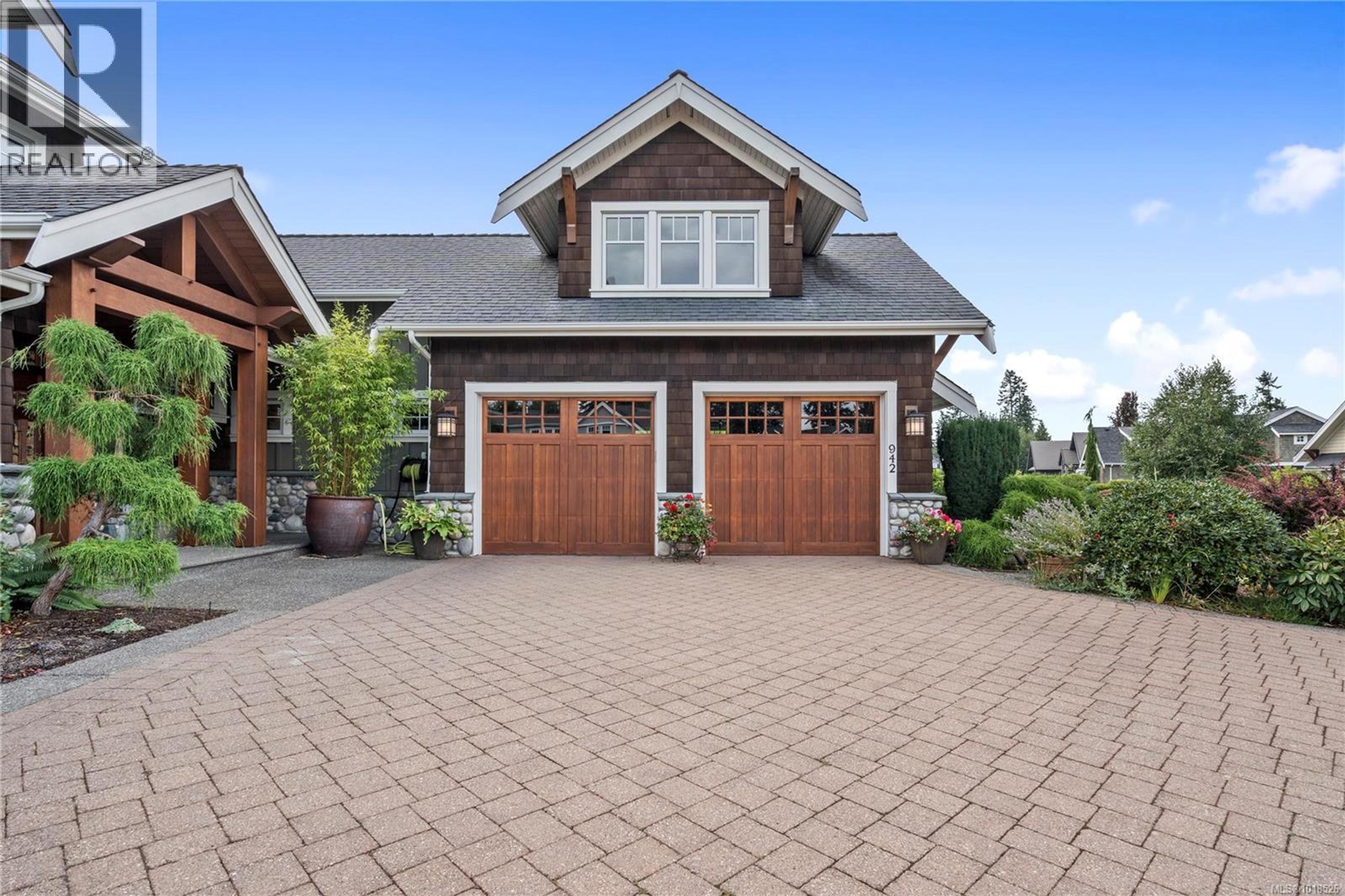 834 Bluffs Dr, Qualicum Beach - Exteriors - Photo 7