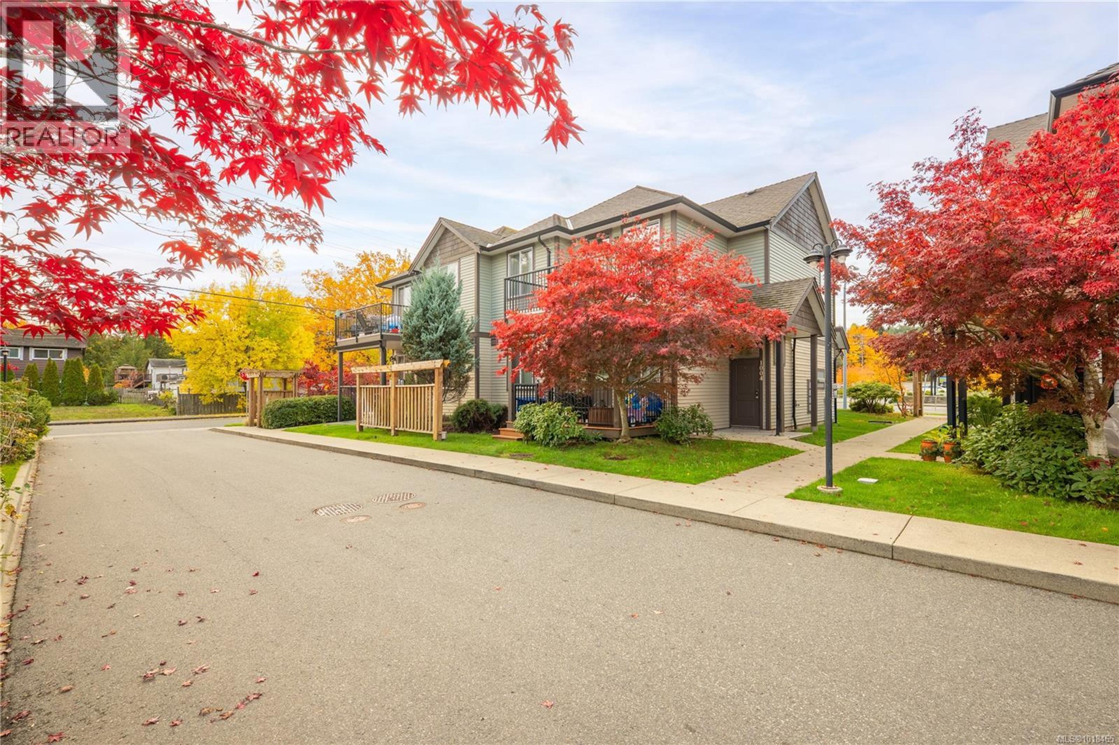 1004 Cassell Pl, Nanaimo - Exteriors - Full Complex View - Photo 4