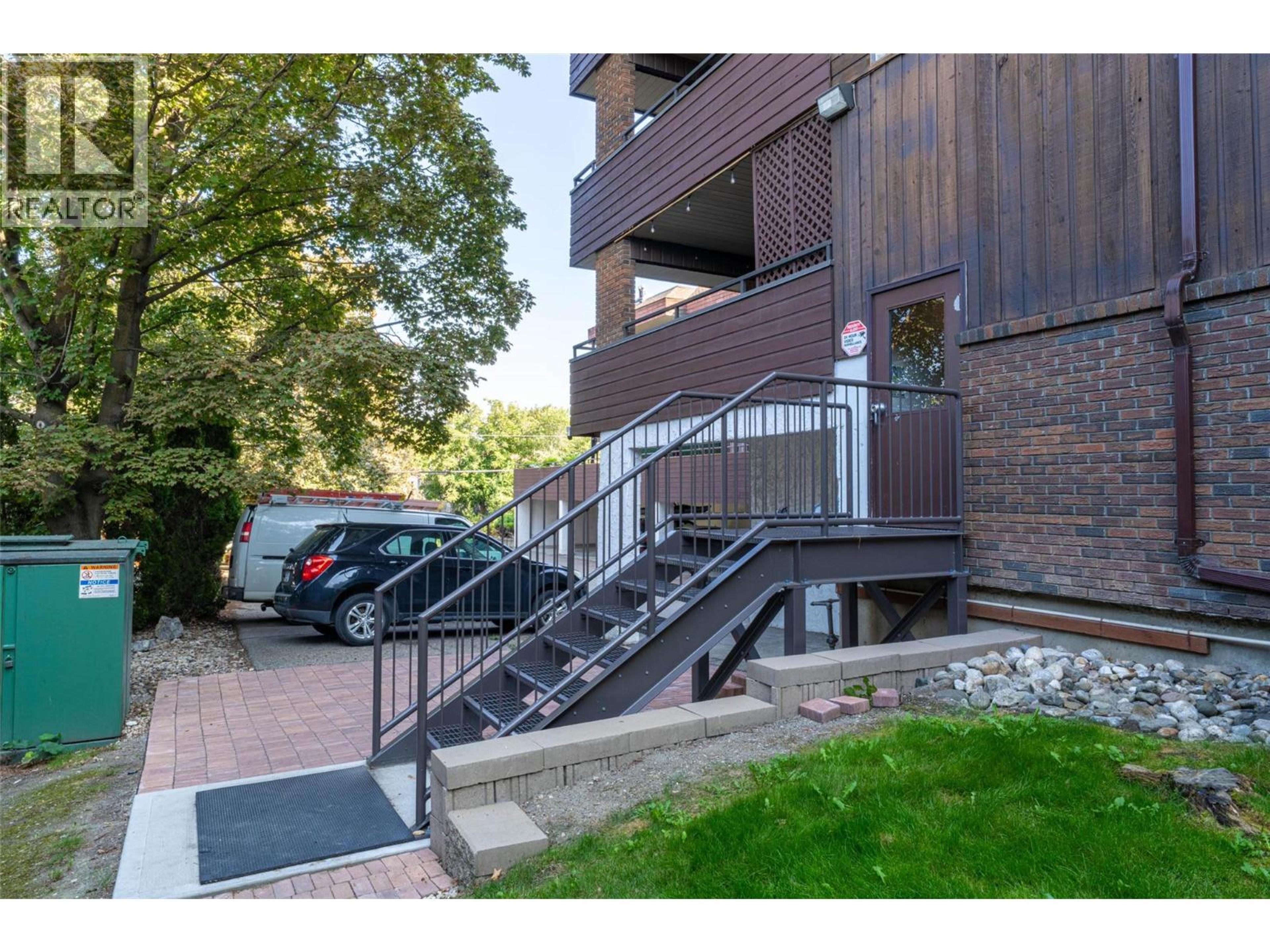 1801 32 Street, Vernon - Exteriors - Photo 4