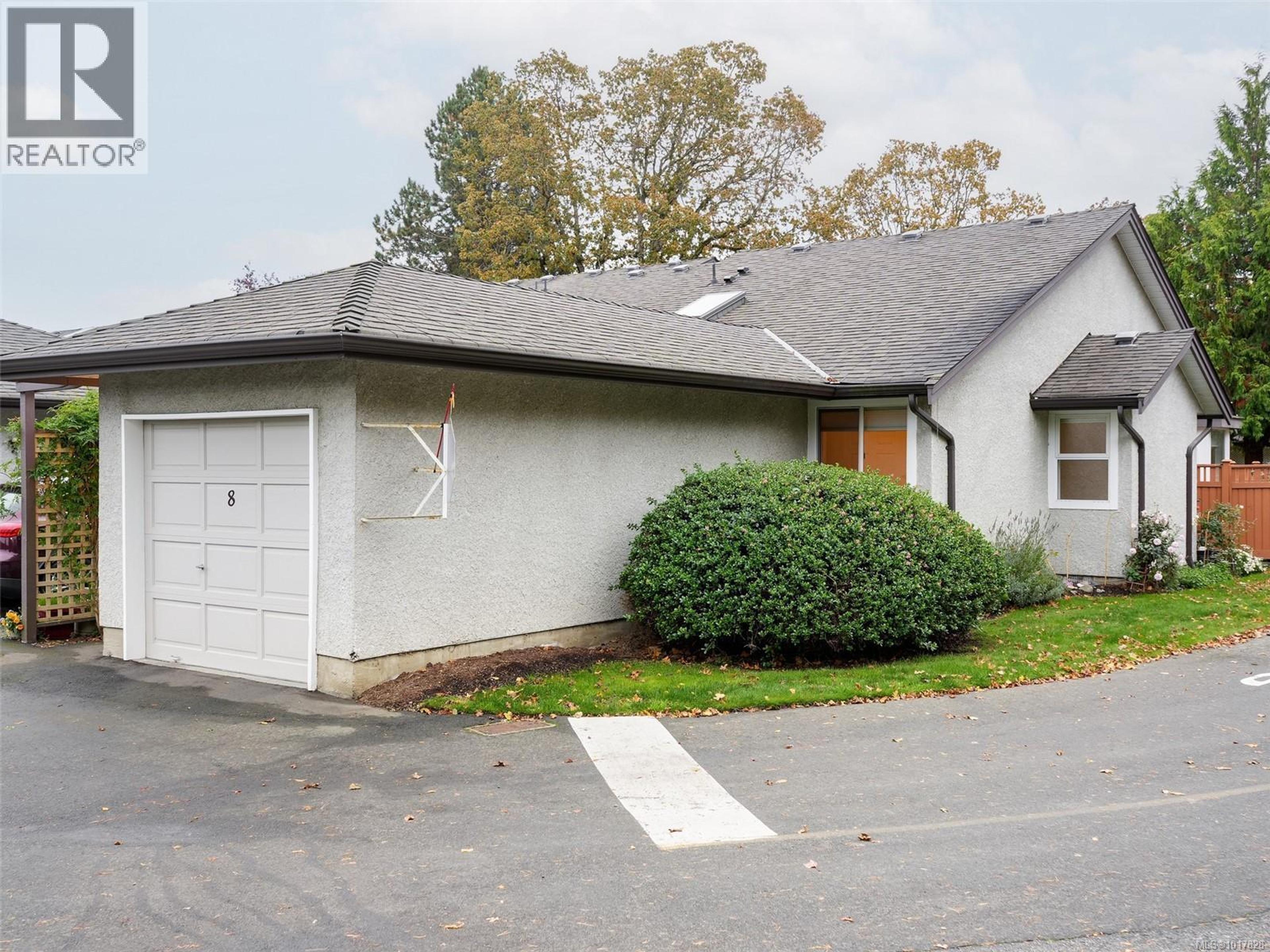 2070 Amelia Ave, Sidney - Exteriors - Photo 1