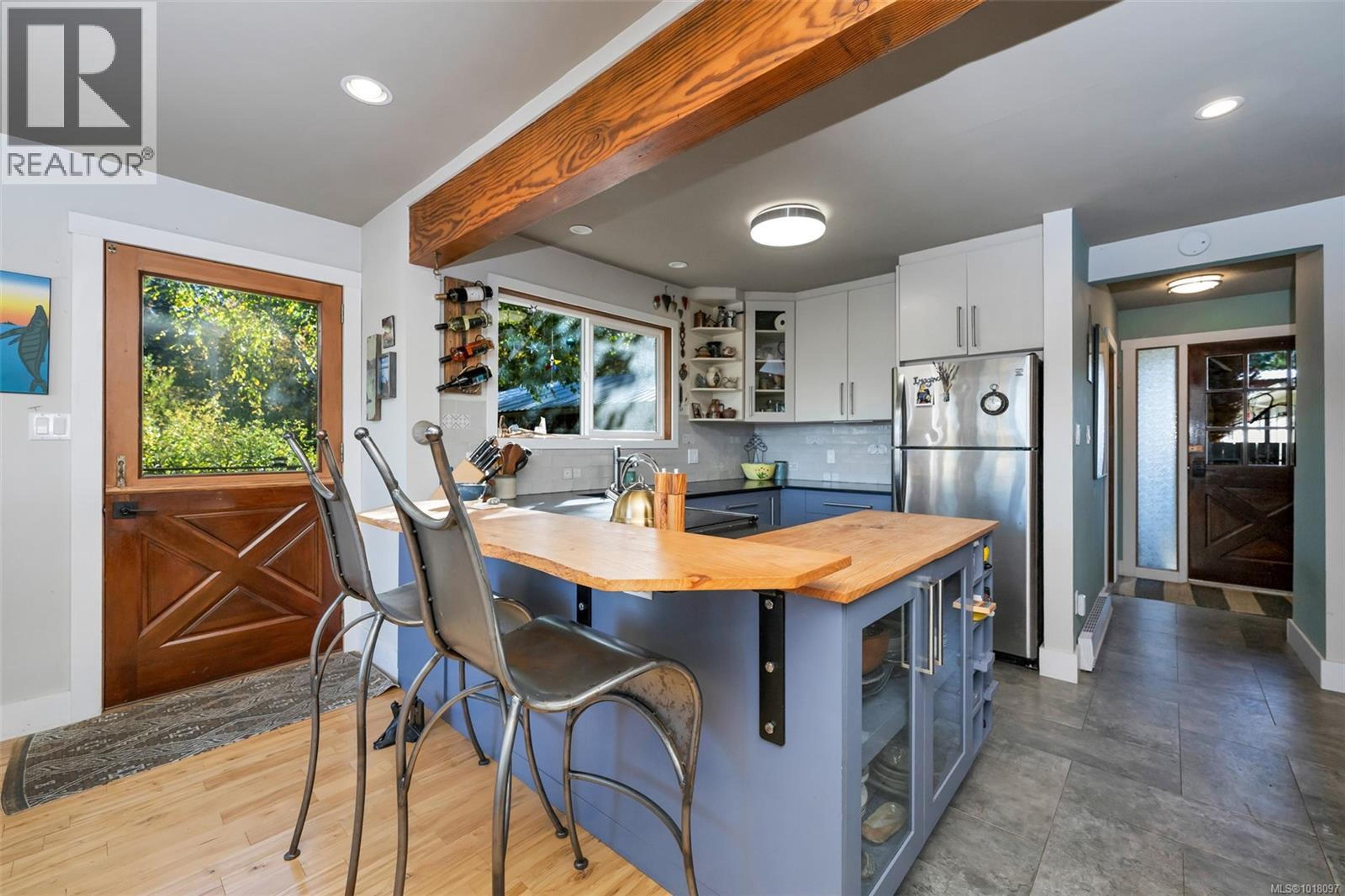 277 MALIVIEW DR - Image 2