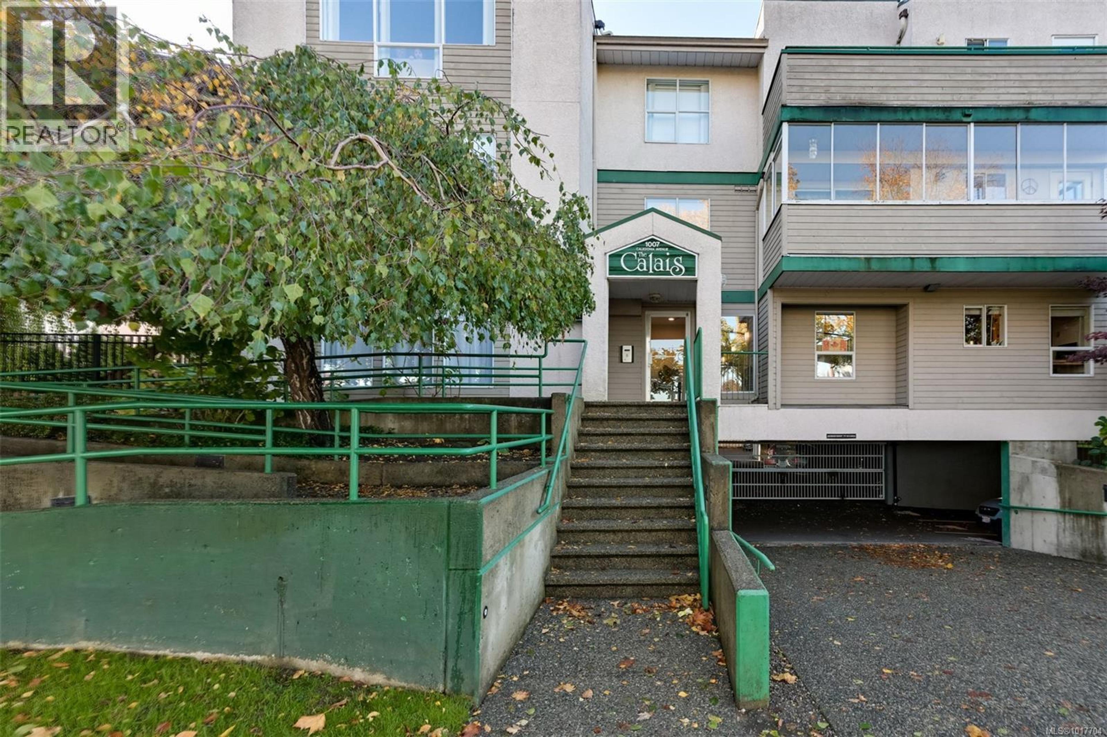 1007 Caledonia Ave, Victoria - Exteriors - Photo 6