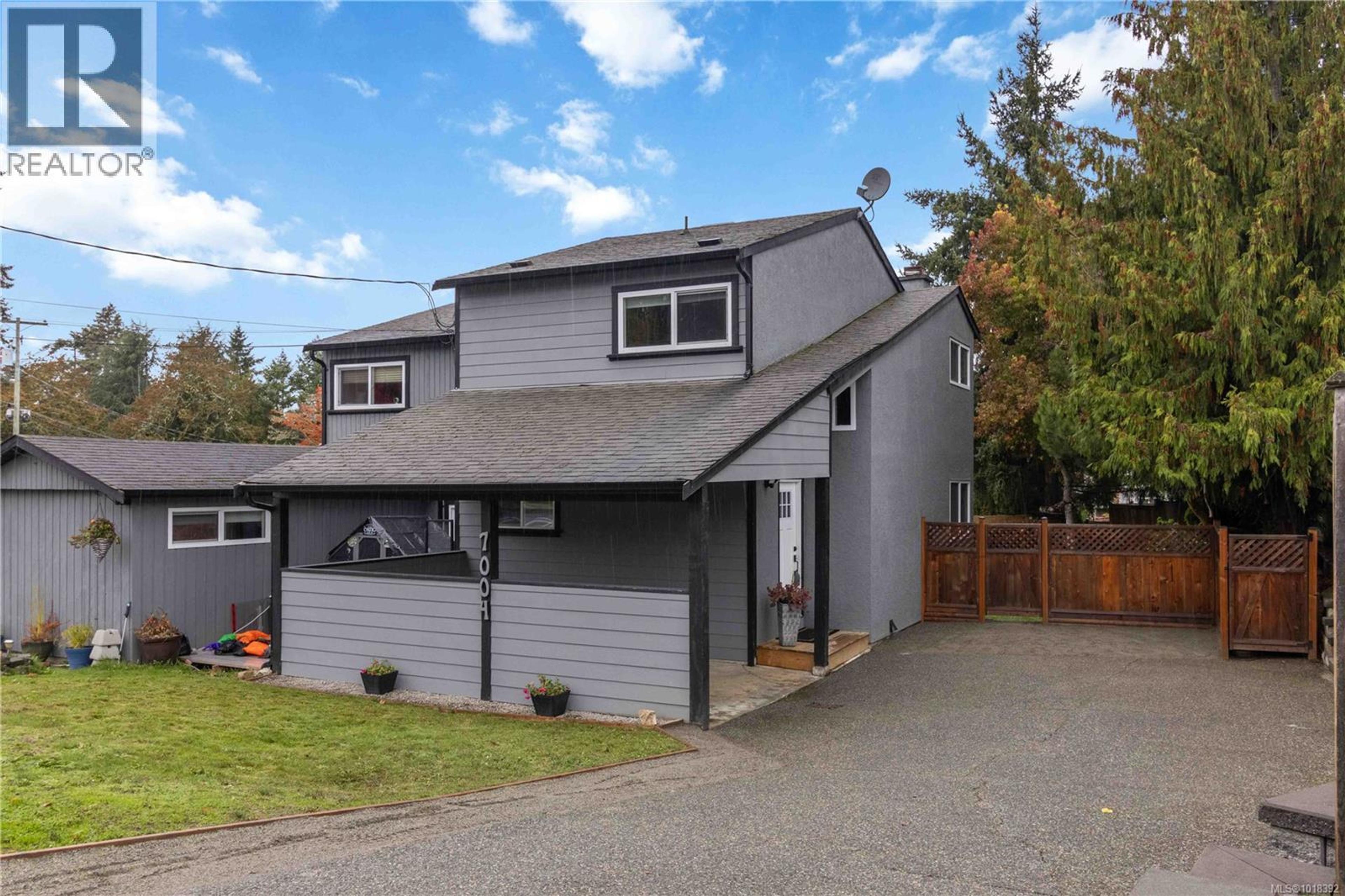 7004 Wallace Dr, Central Saanich - Exteriors - Photo 1