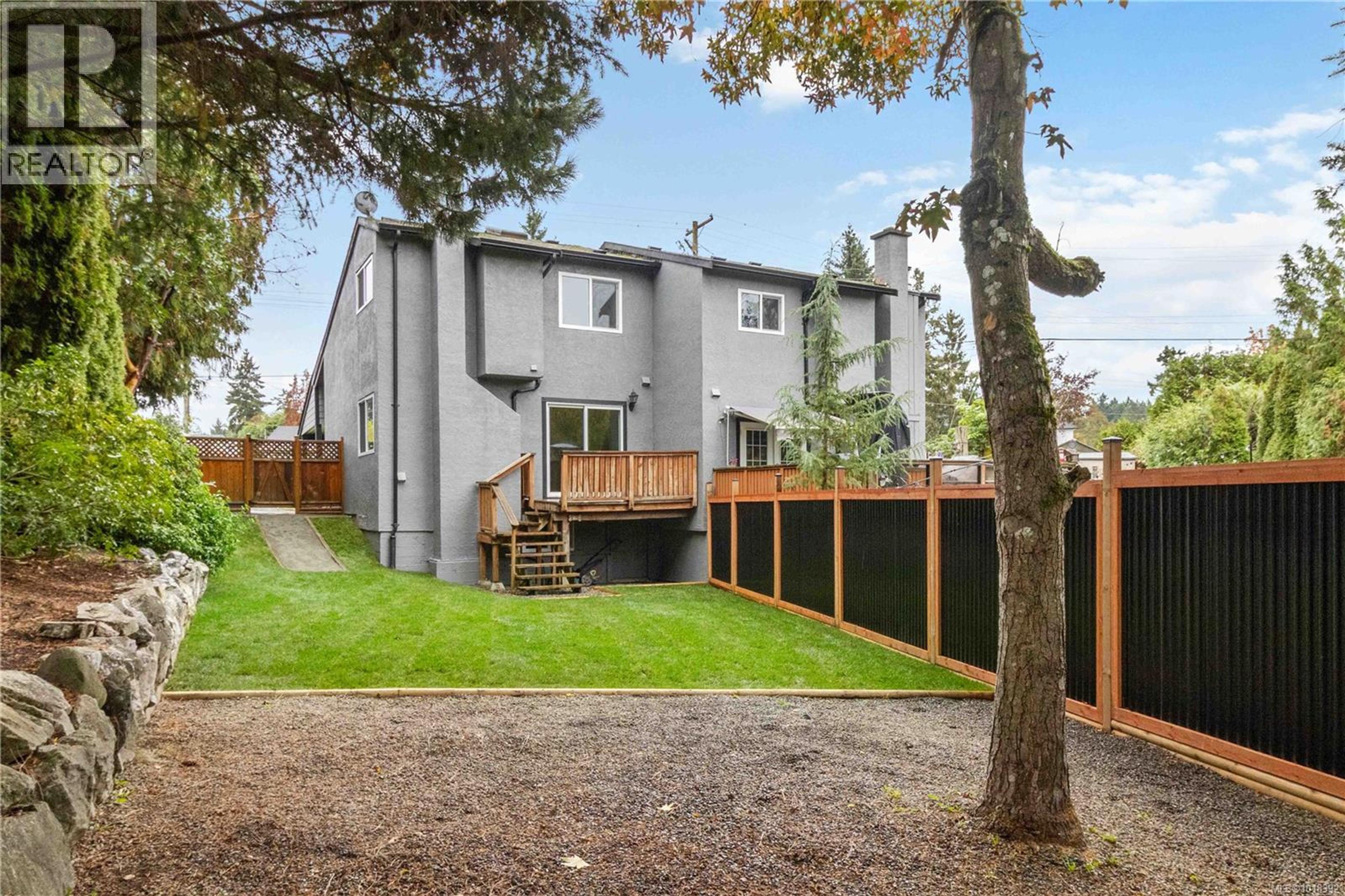 7004 Wallace Dr, Central Saanich - Exteriors - Photo 3