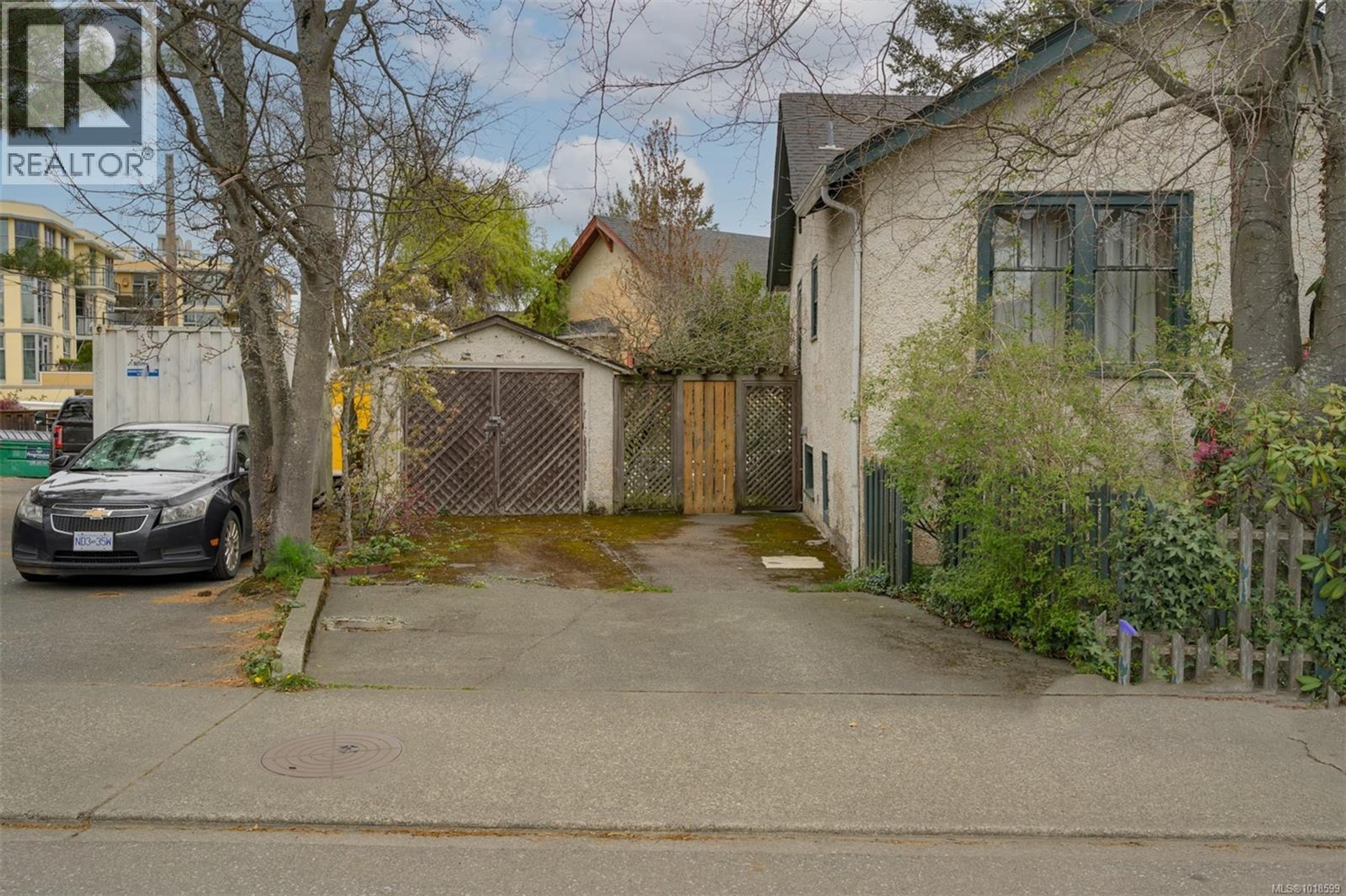 516 SIMCOE ST - Image 3