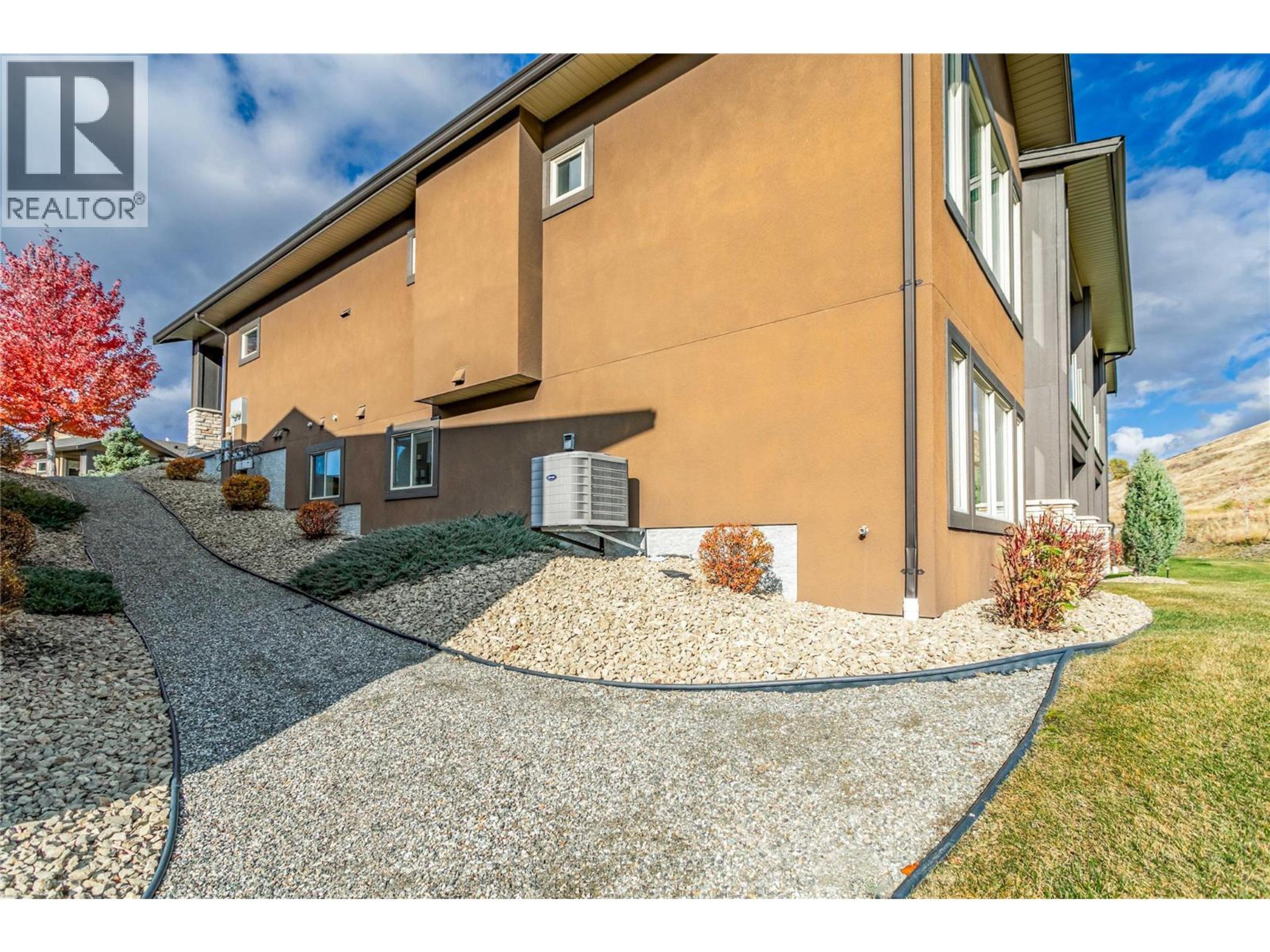 1836 TOWER RANCH Boulevard, Kelowna - Exteriors - Photo 6