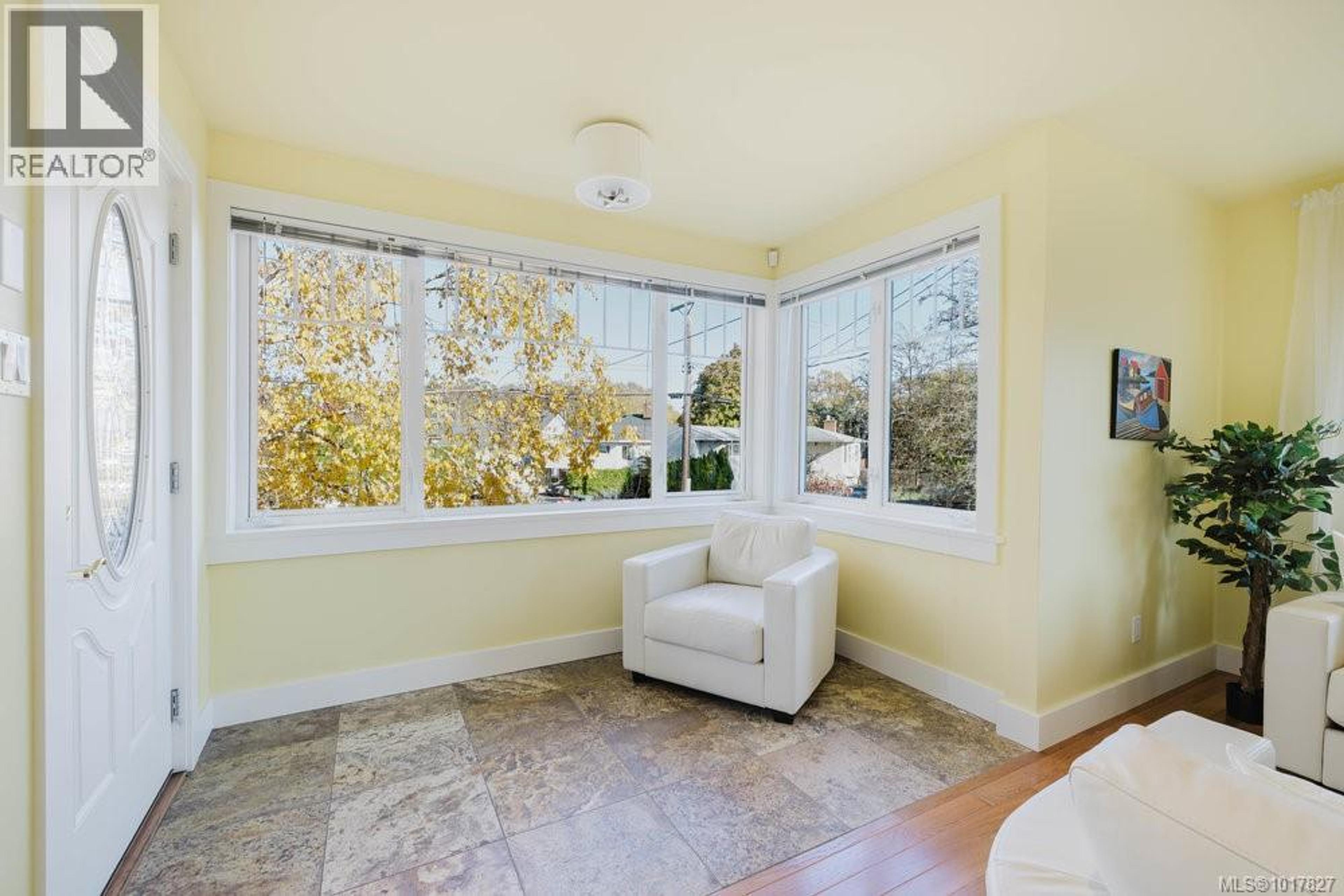 1865 QUAMICHAN ST - Image 3