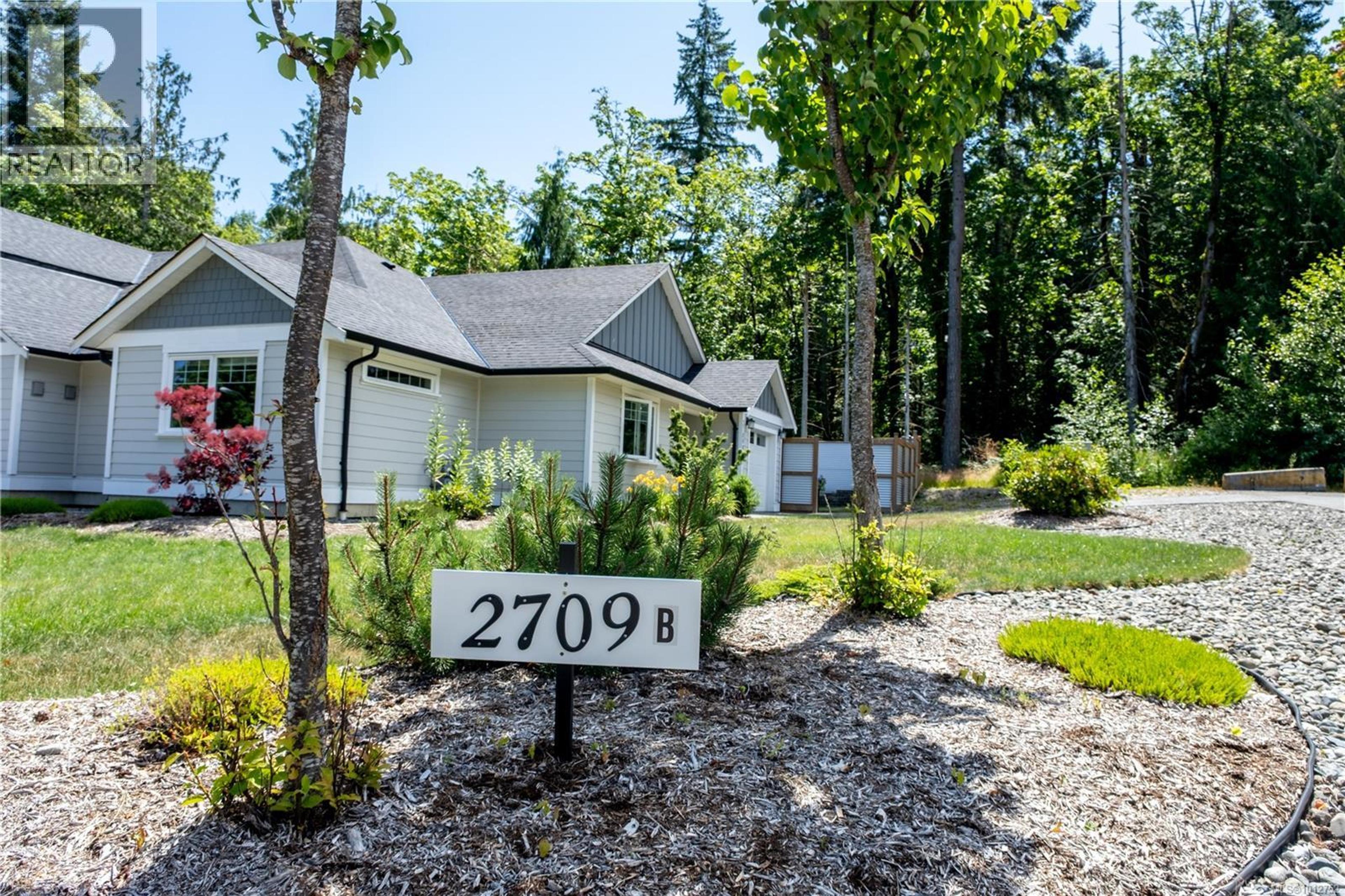2709 Bickle St, Courtenay - Exteriors - Photo 2