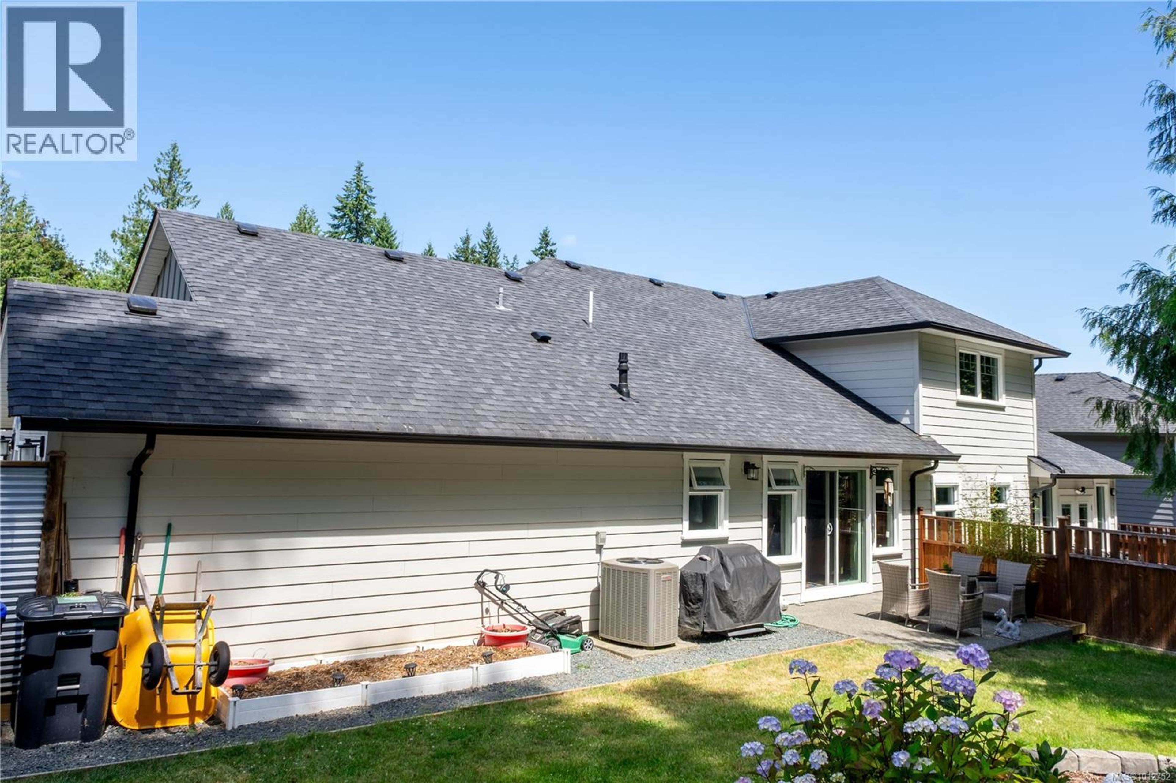 2709 Bickle St, Courtenay - Exteriors - Photo 7