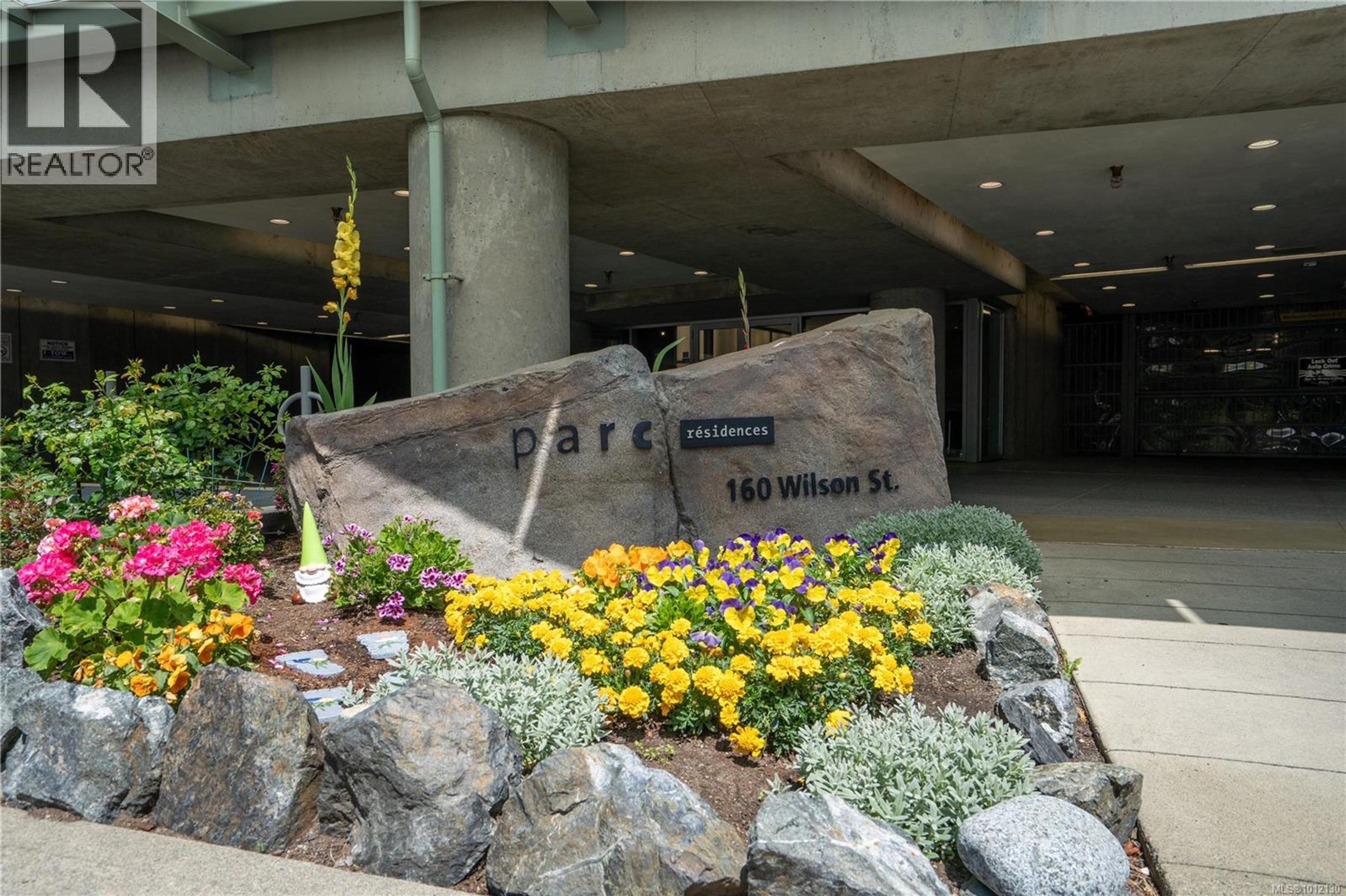 160 Wilson St, Victoria - Exteriors - Photo 2