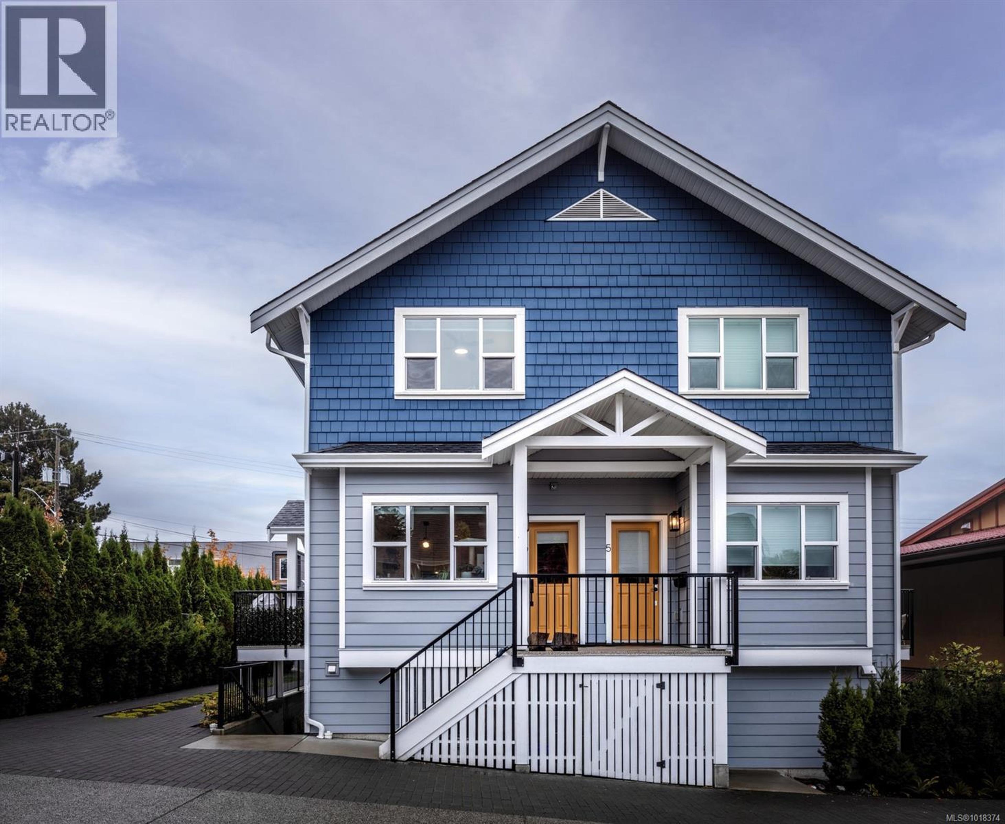 937 Colville Rd, Esquimalt - Exteriors - Photo 1