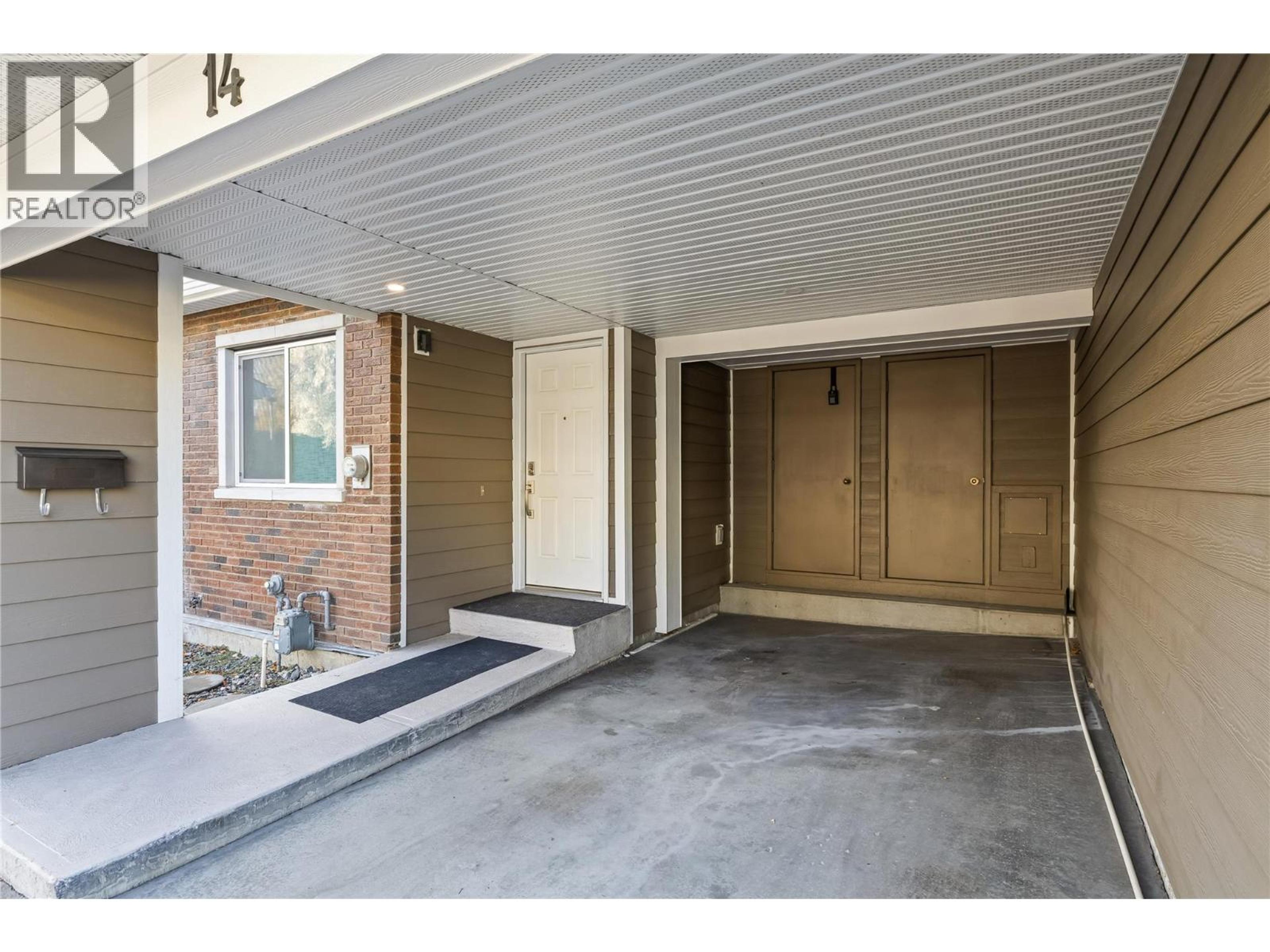 2055 Ethel Street, Kelowna - Exteriors - Photo 2