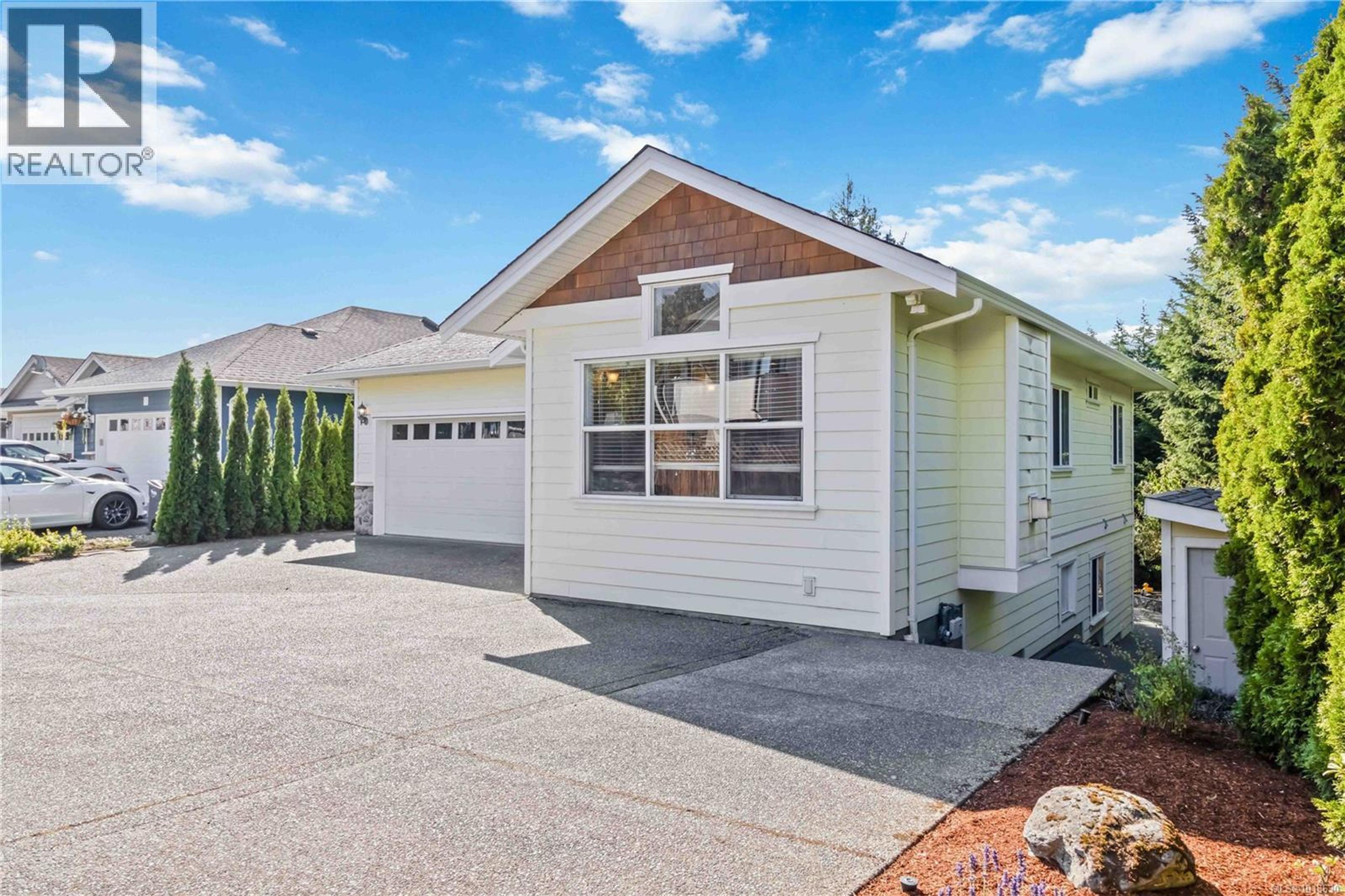 808 Jagdeep Pl, Saanich - Exteriors - Photo 4